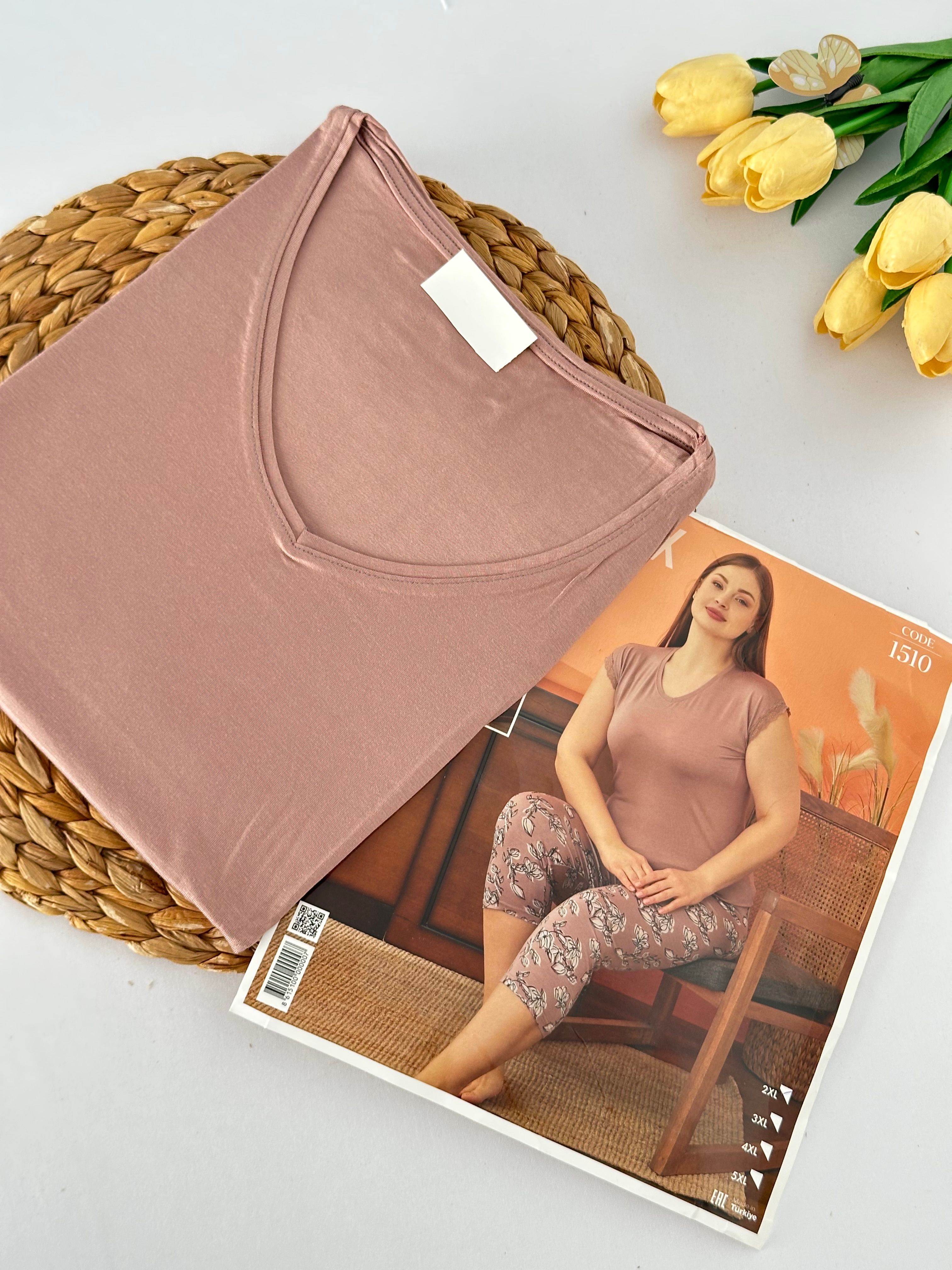 Pudra Çiçekli Kapri Kadın Pijama Takımı