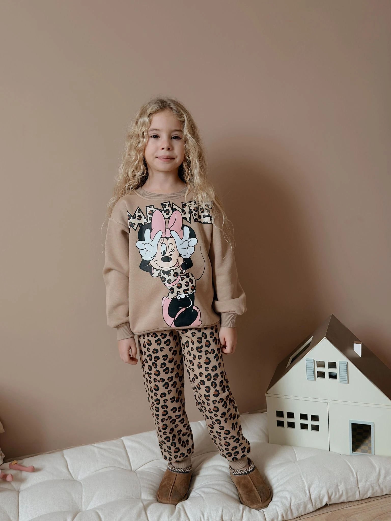 Kız Çocuk Bej Leopar Minnie Desenli Takım