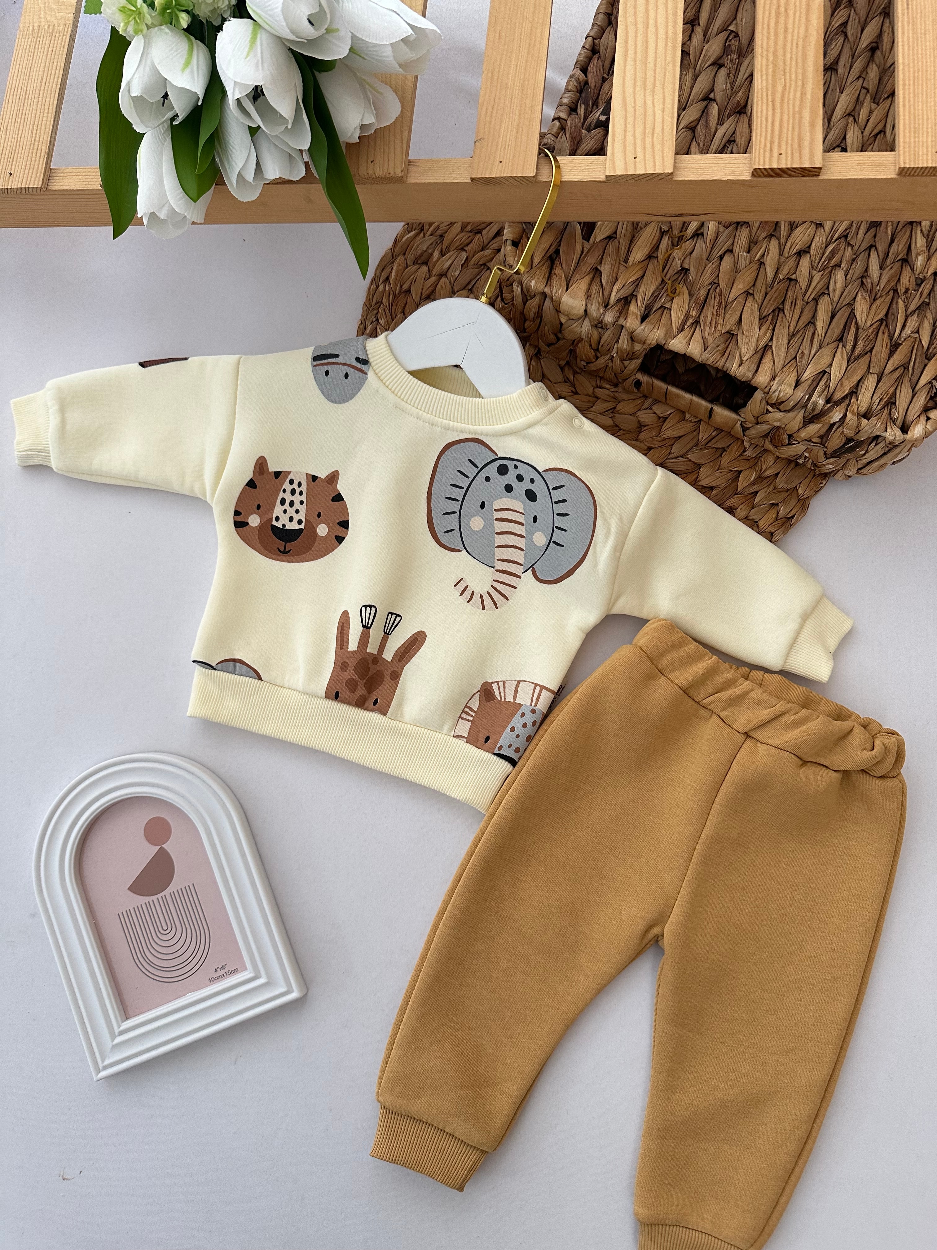Erkek Bebek Hardal Renk Fil Desenli Takım
