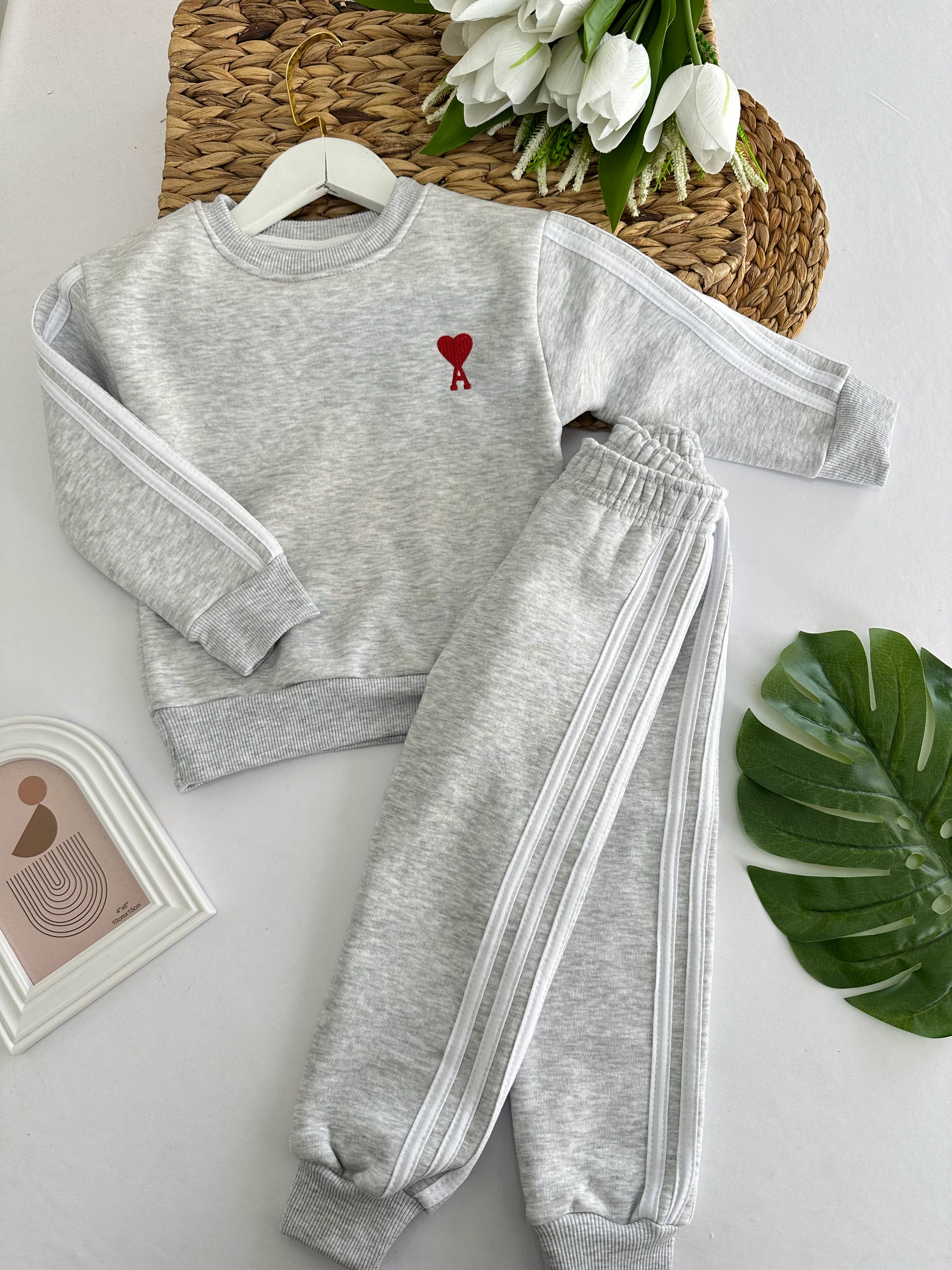  Çocuk Gri Kalp Nakışlı Alt-Üst Takım