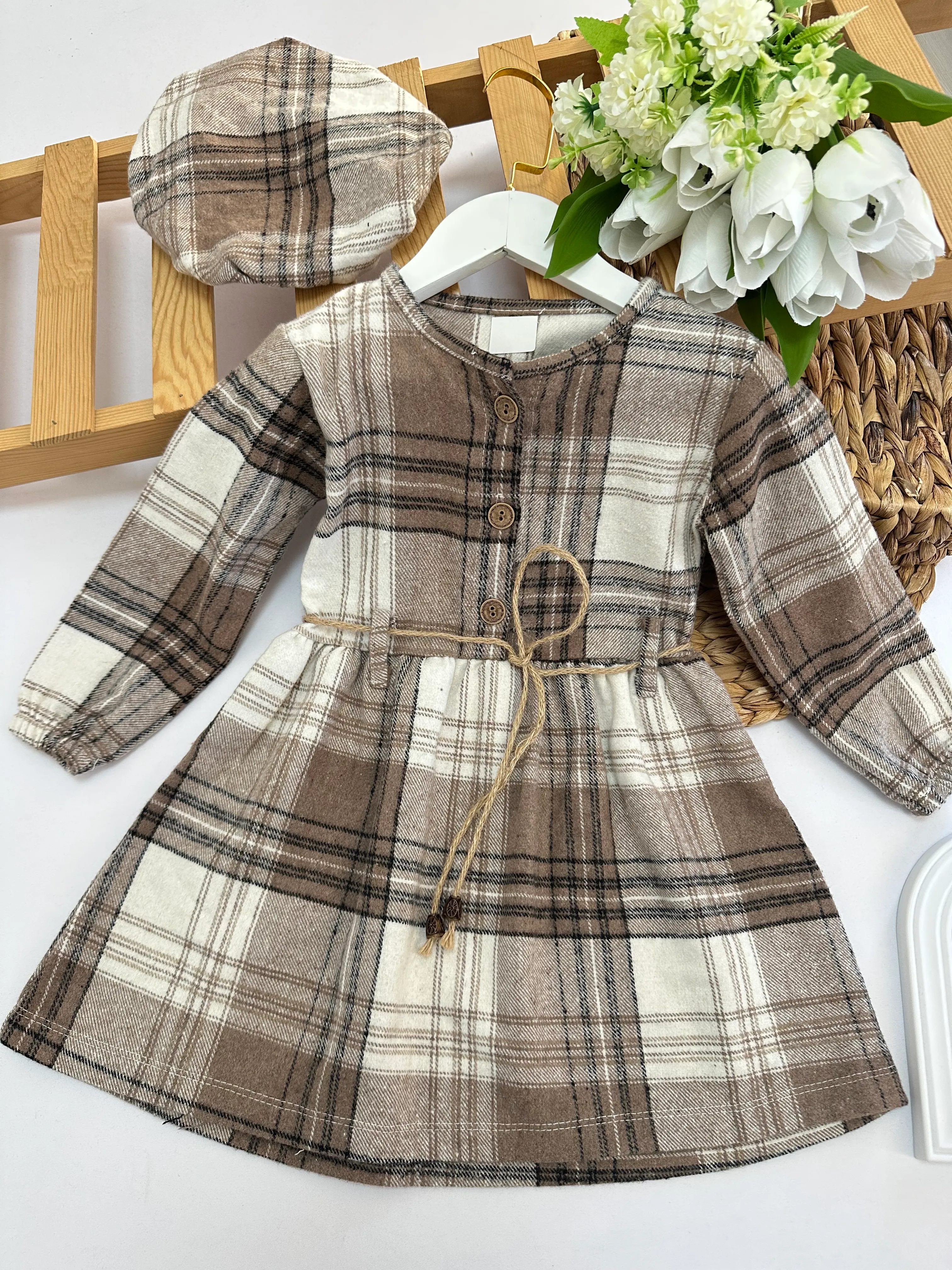Kız Çoçuk Kahve Ekose Desenli Şapkalı Elbise
