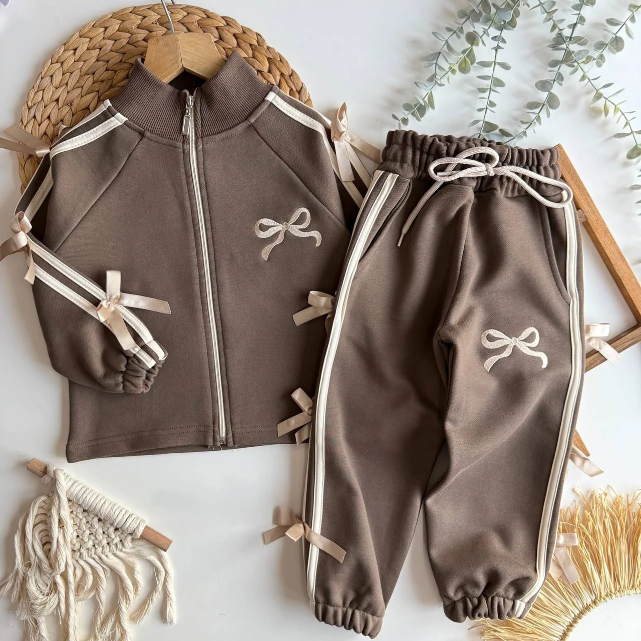 Kız Çocuk Kahverengi Fermuarlı Fiyonklu Takım