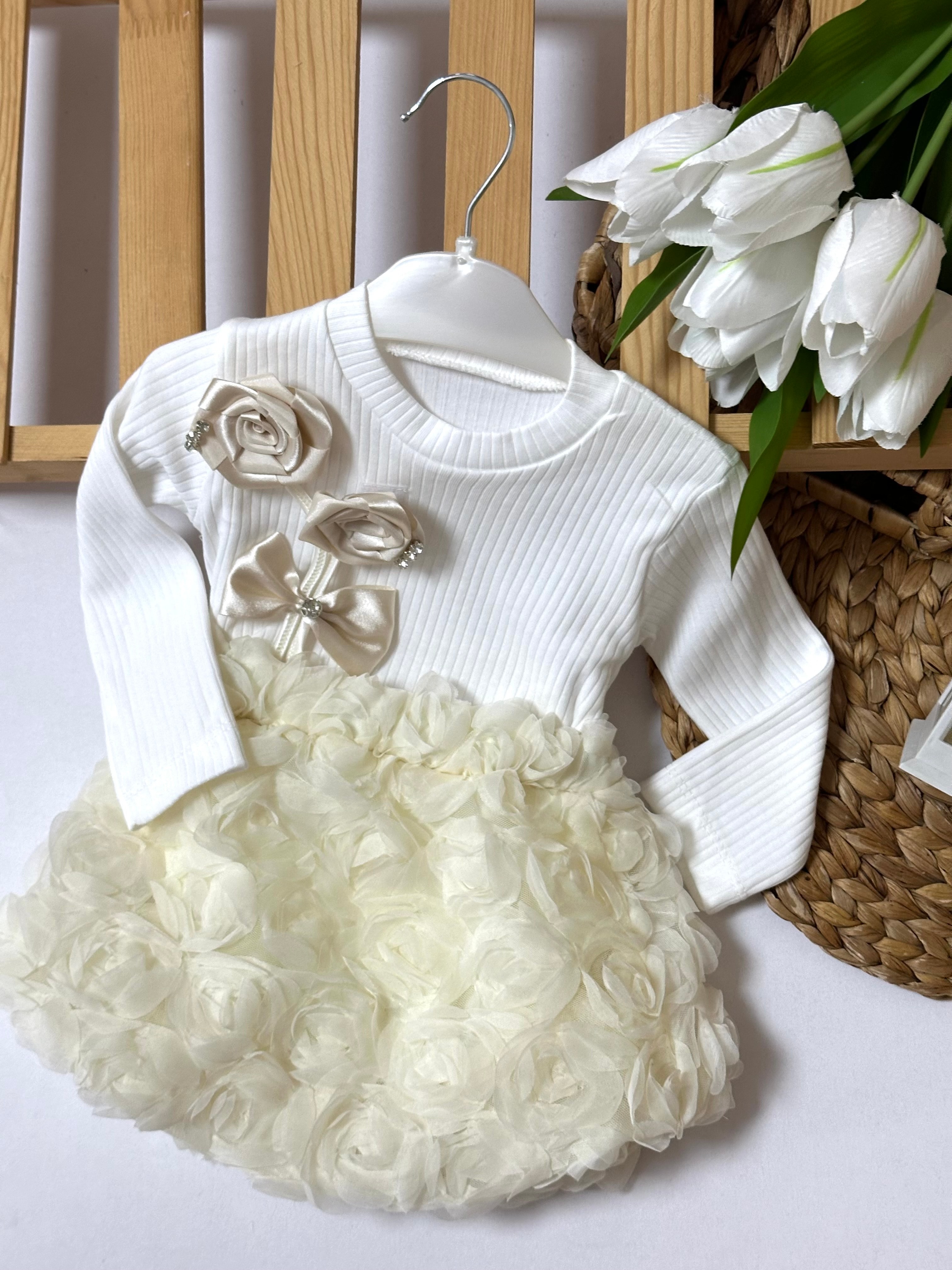 Kız Çocuk Ekru Çiçek İşlemeli Kabarık Etekli Takım