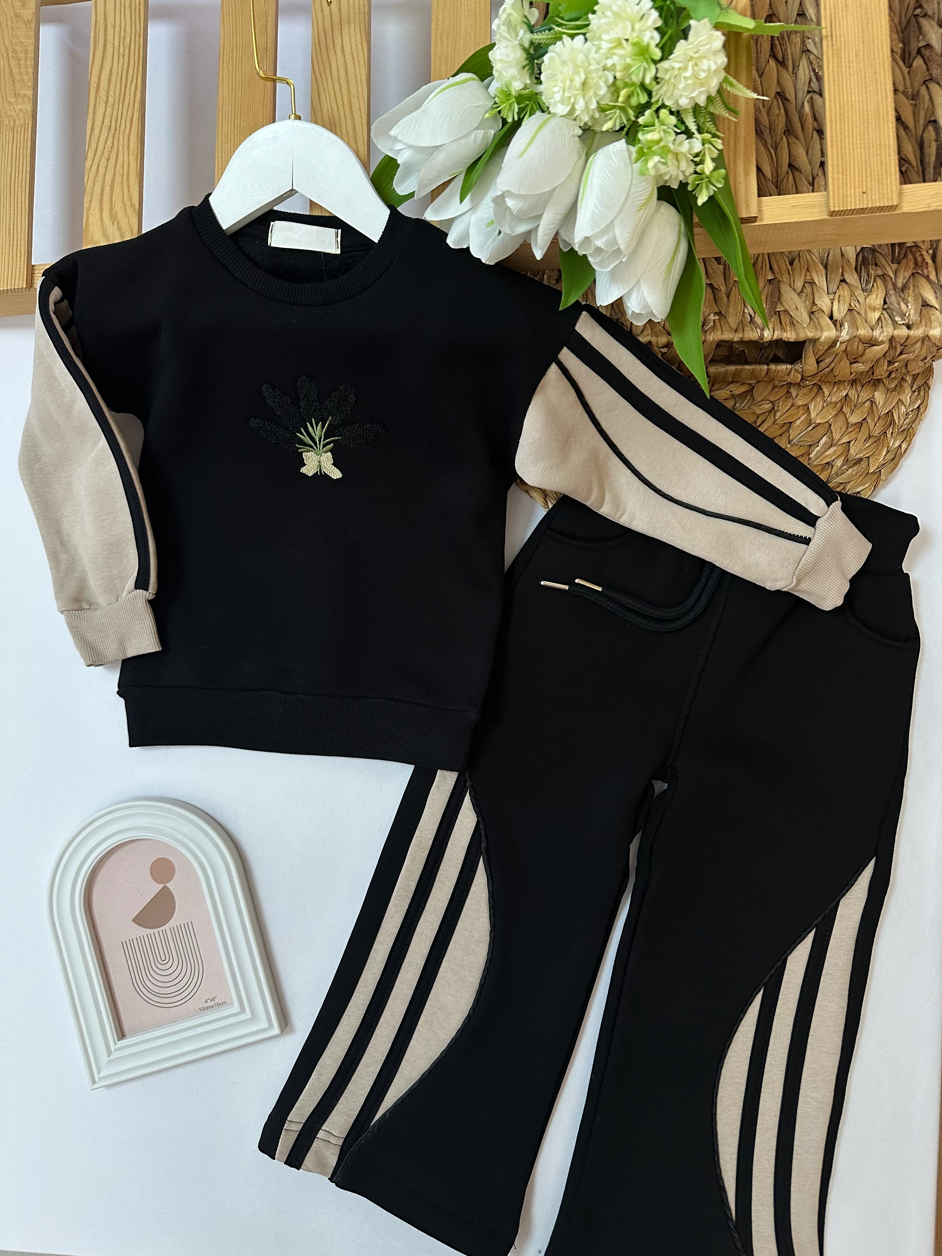 Kız Çocuk Siyah Çiçek Nakışlı Takım