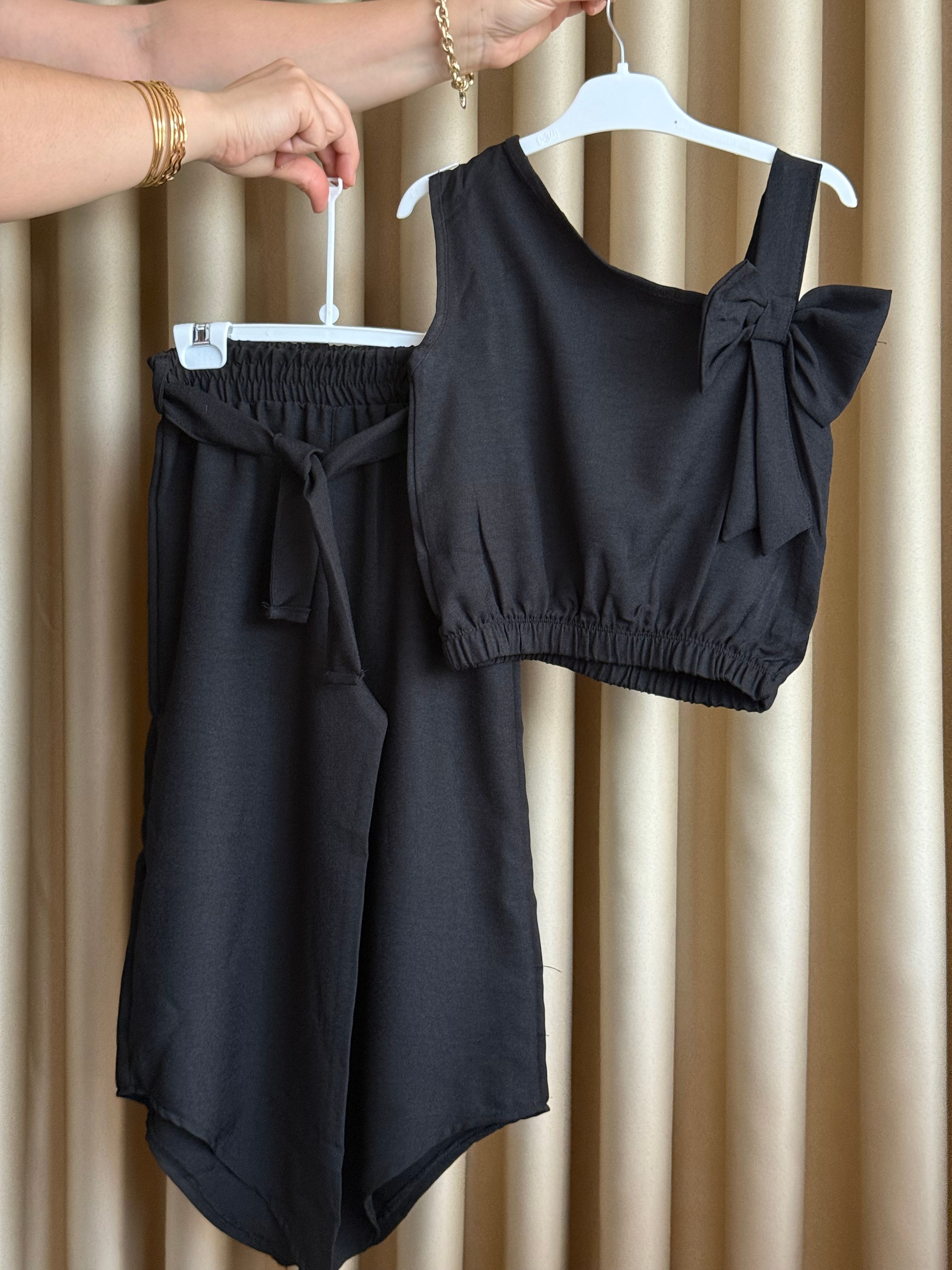 Kız Çocuk Siyah Fiyonklu Crop Pantolon Takımı