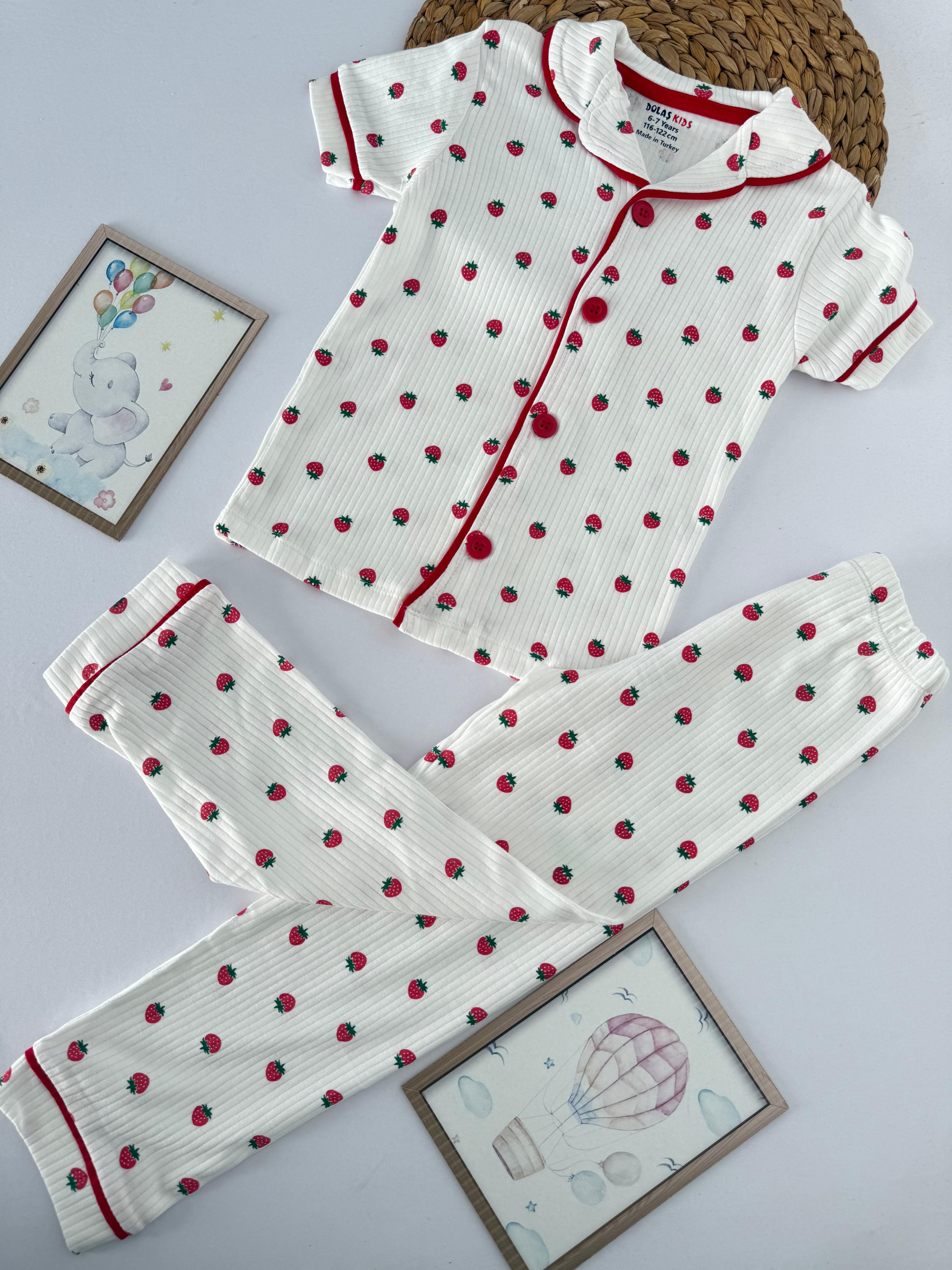 Kız Çocuk Pamuklu Çilek Desenli Pijama Takımı