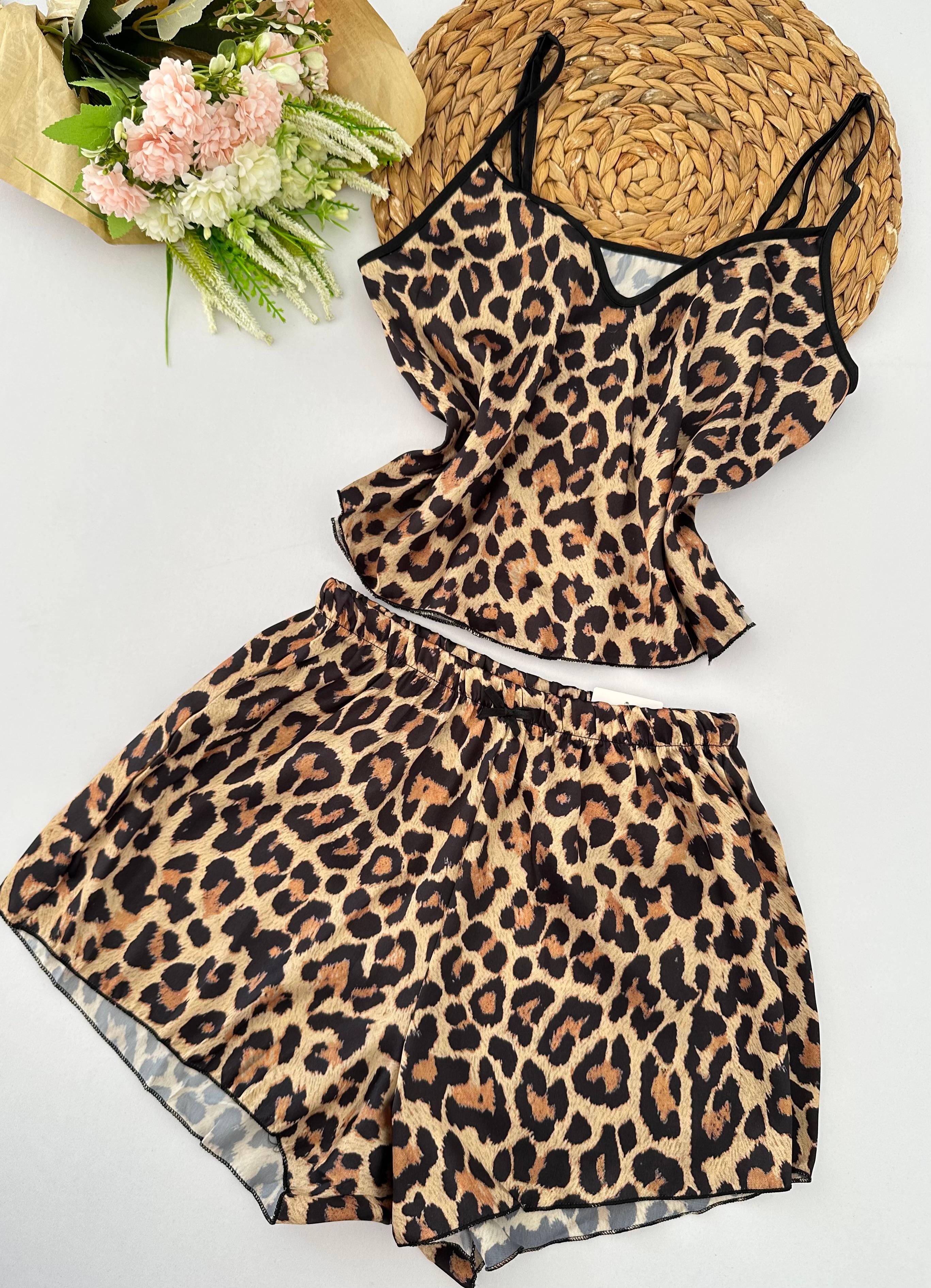 Leopar Desenli Askılı Saten Kadın Pijama Takımı