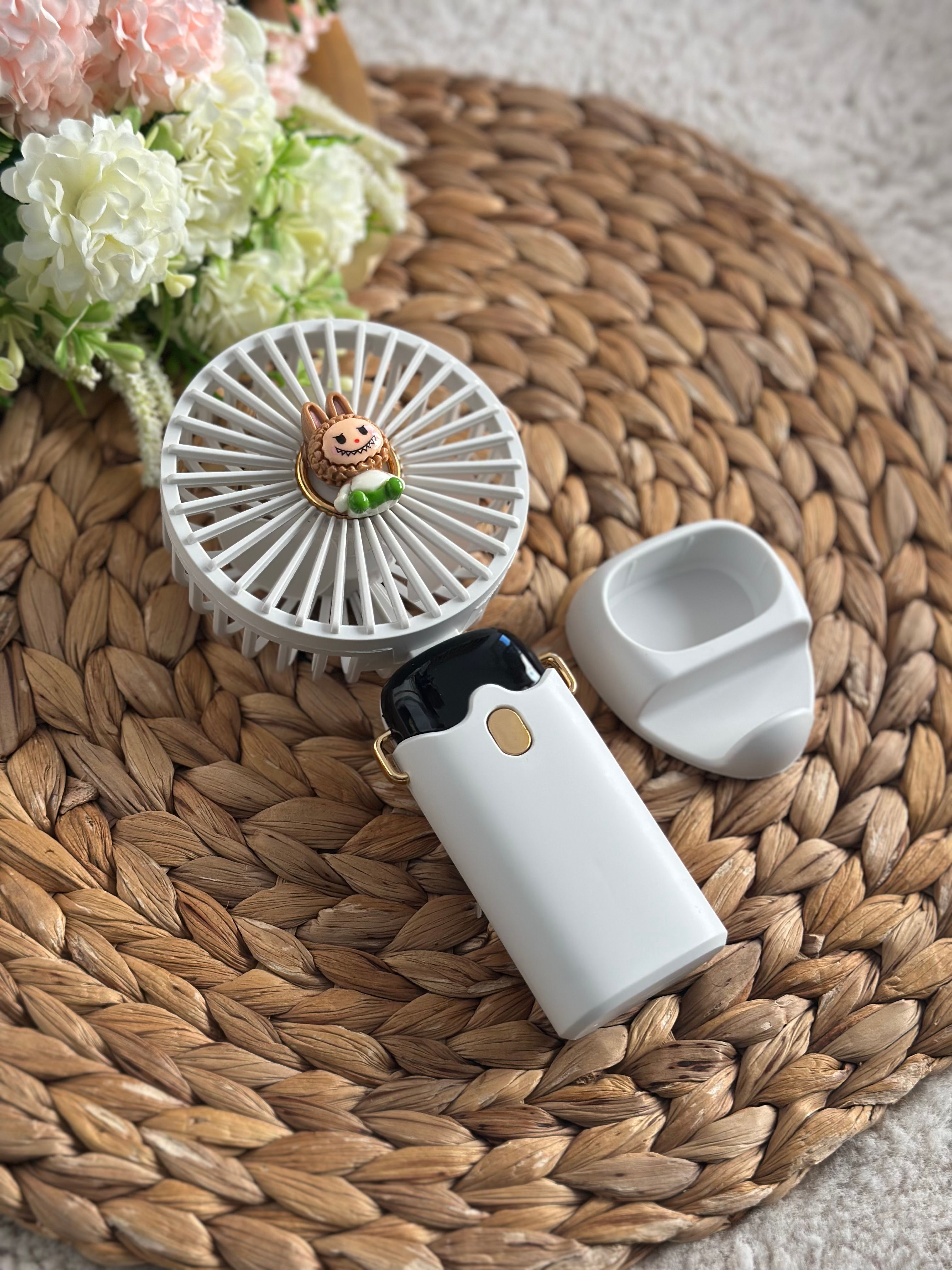 Beyaz Labubu Şarjlı Telefon Tutuculu Mini Fan