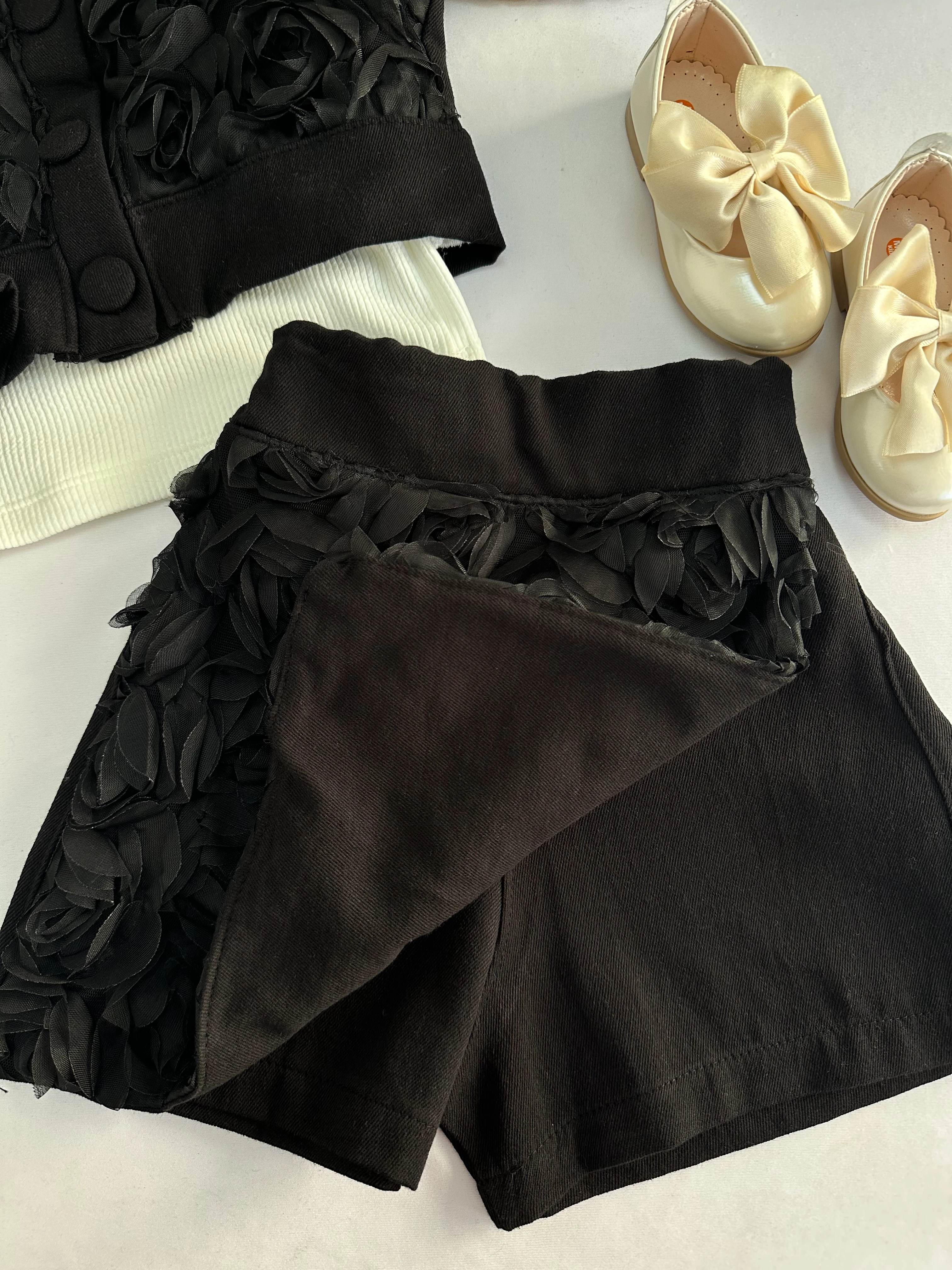 Kız Çocuk Siyah Gül İşlemeli Şort Etekli 3'lü Takım