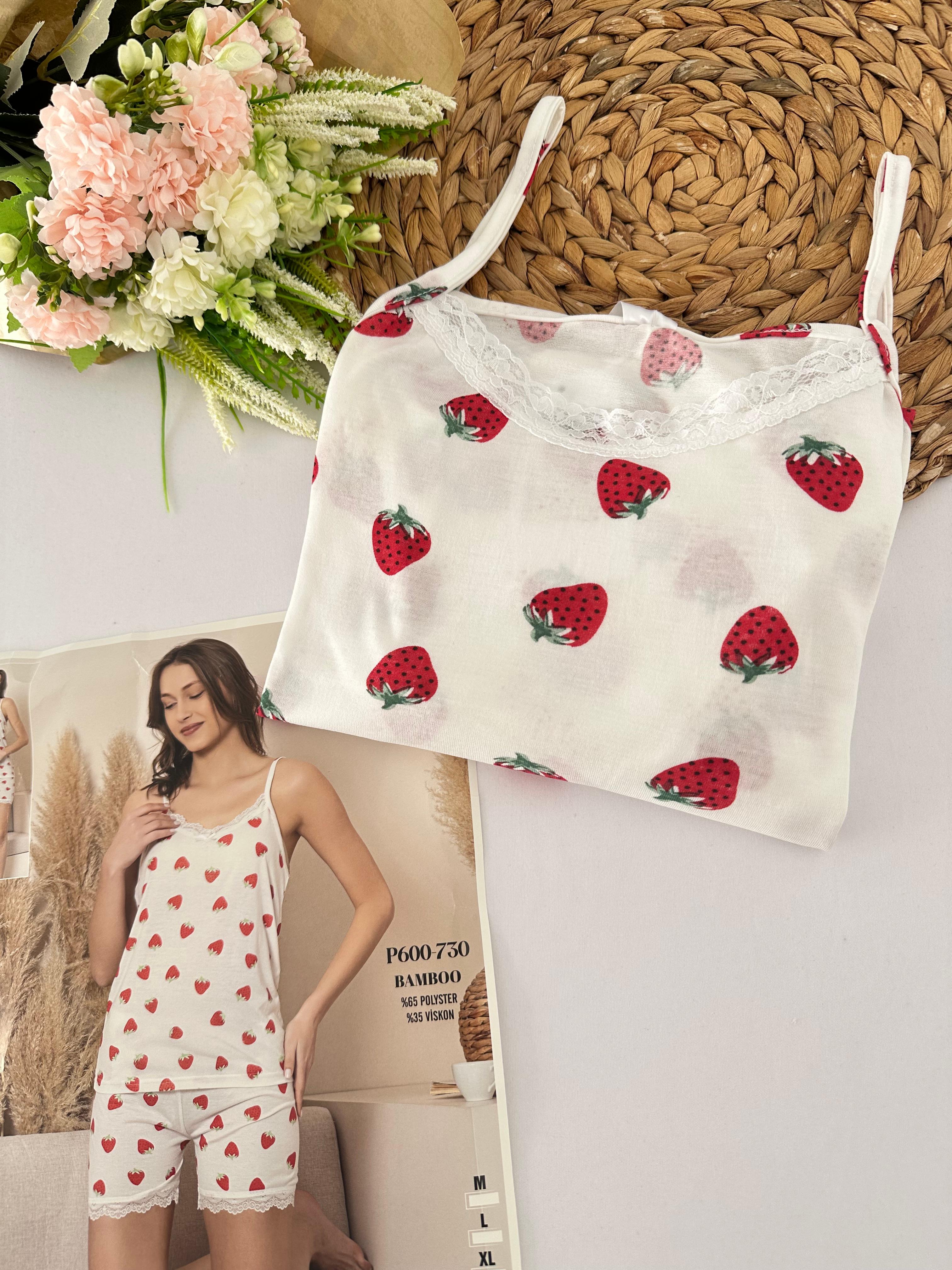 Çilek Desenli Dantelli Kadın Pijama Takımı