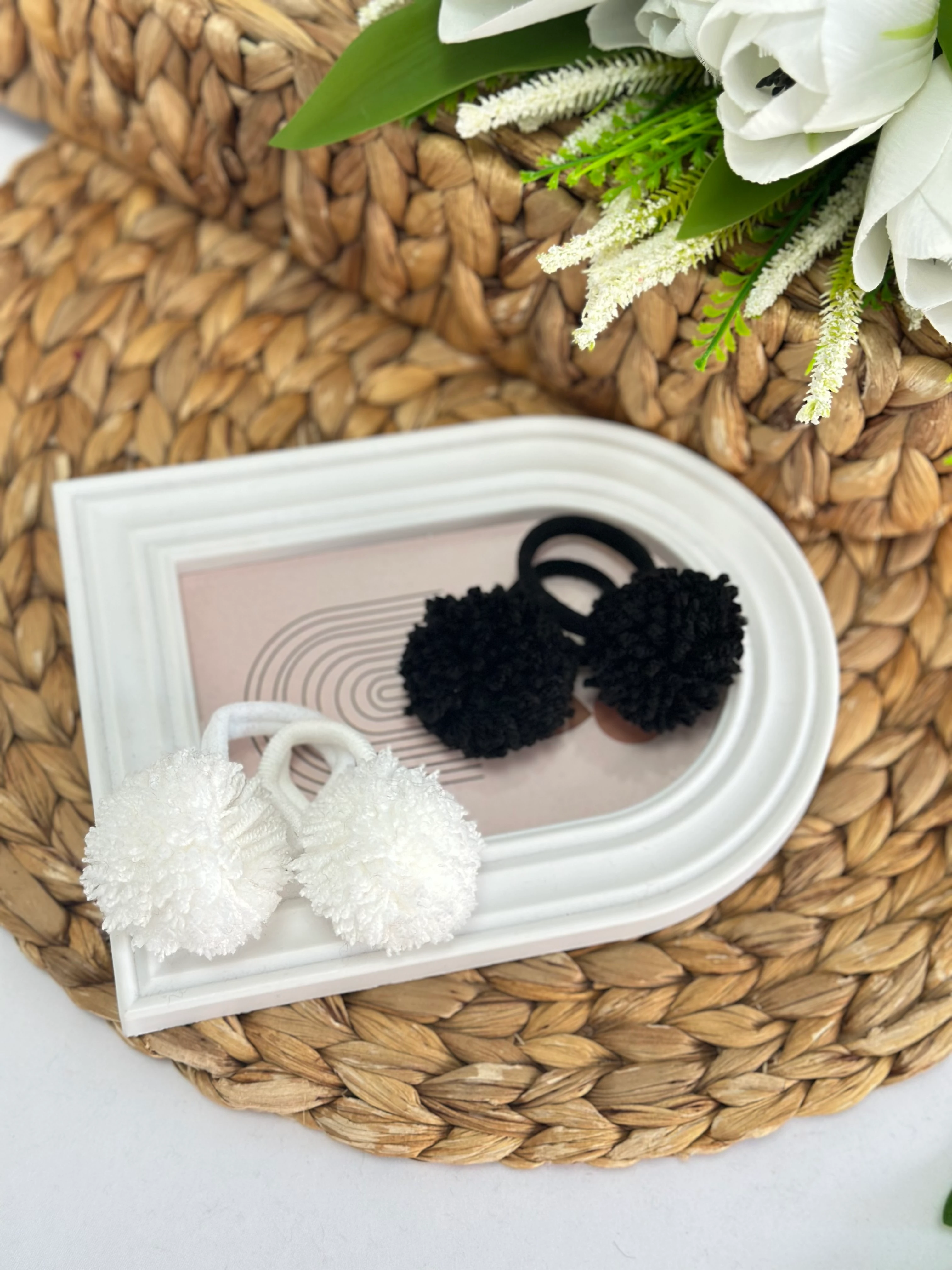 Kız Çocuk Ponpon Siyah Beyaz Toka