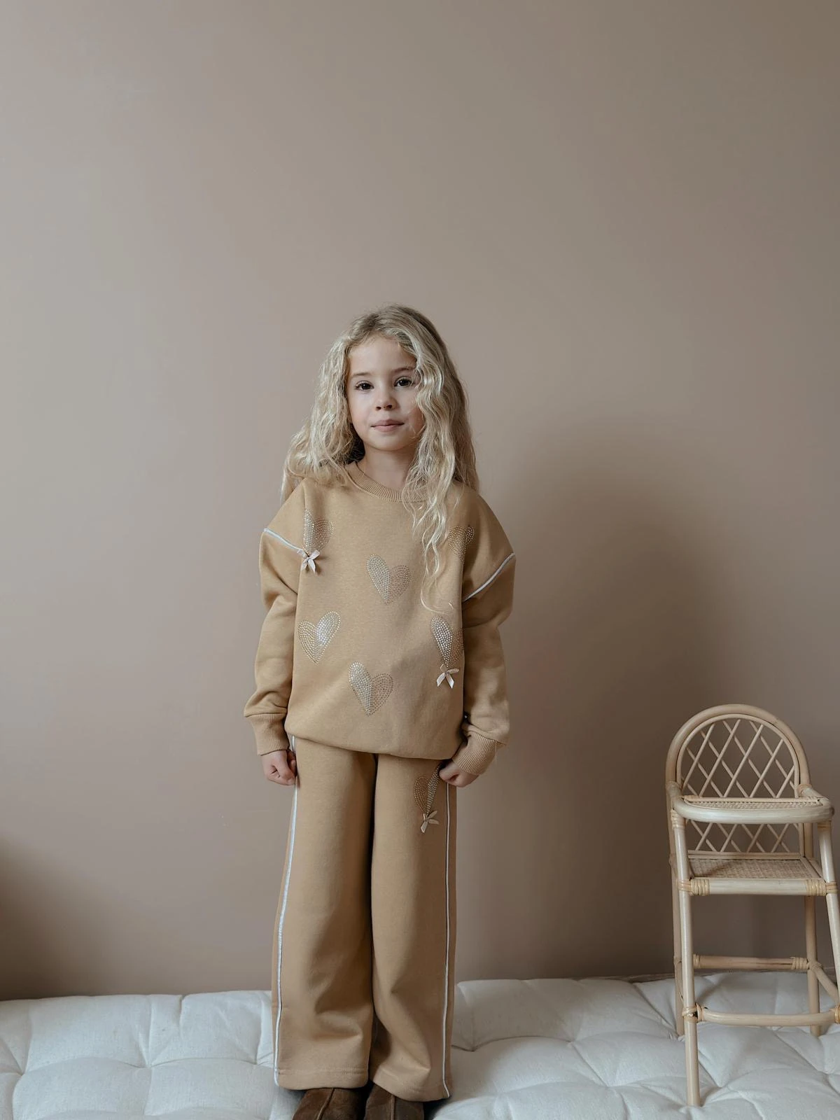 Kız Çocuk Kahverengi Kalpli Kurdeleli Alt-Üst Takım