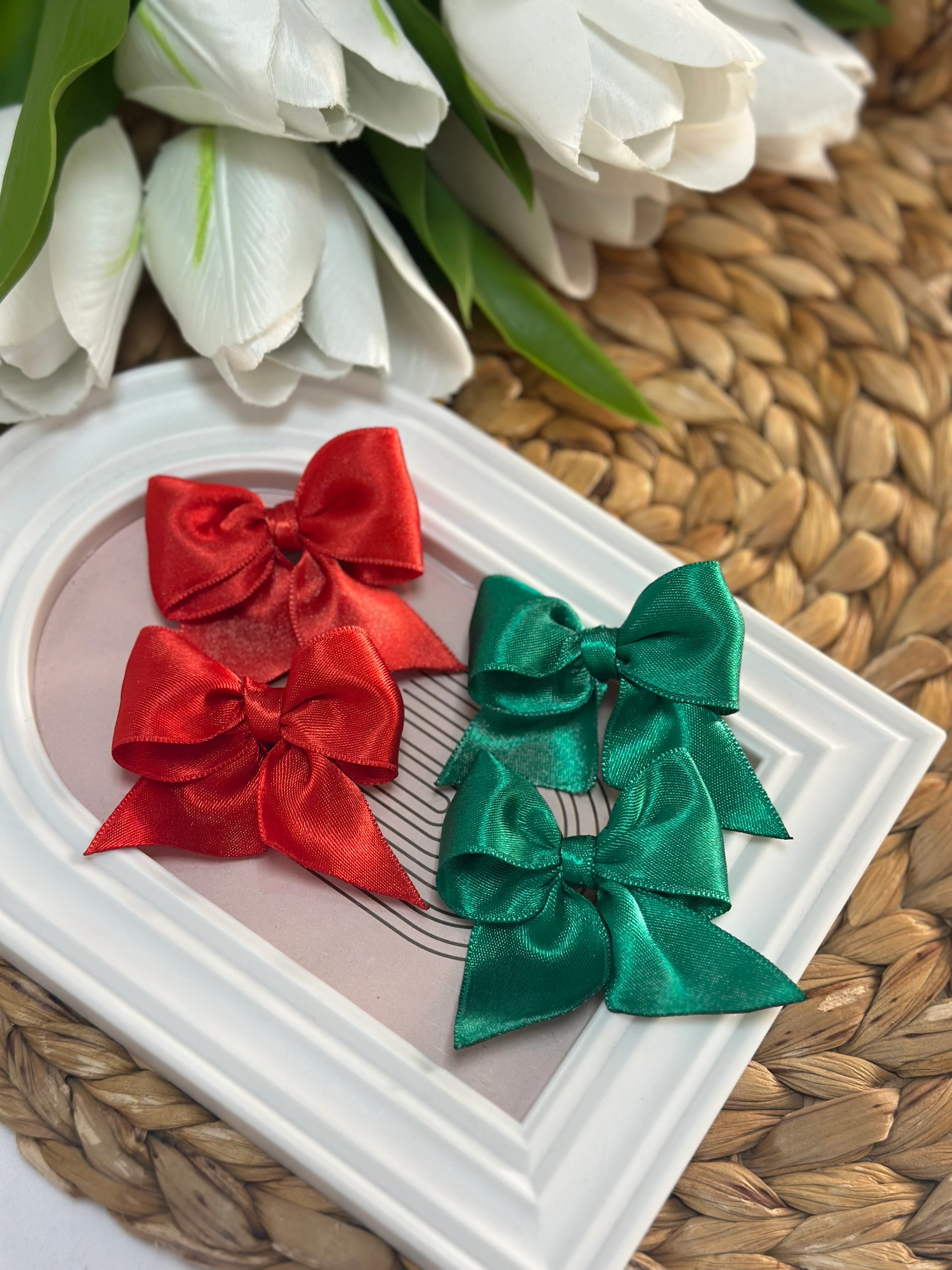 Kırmızı ve Yeşil  Saten Kumaş Fiyonk Toka