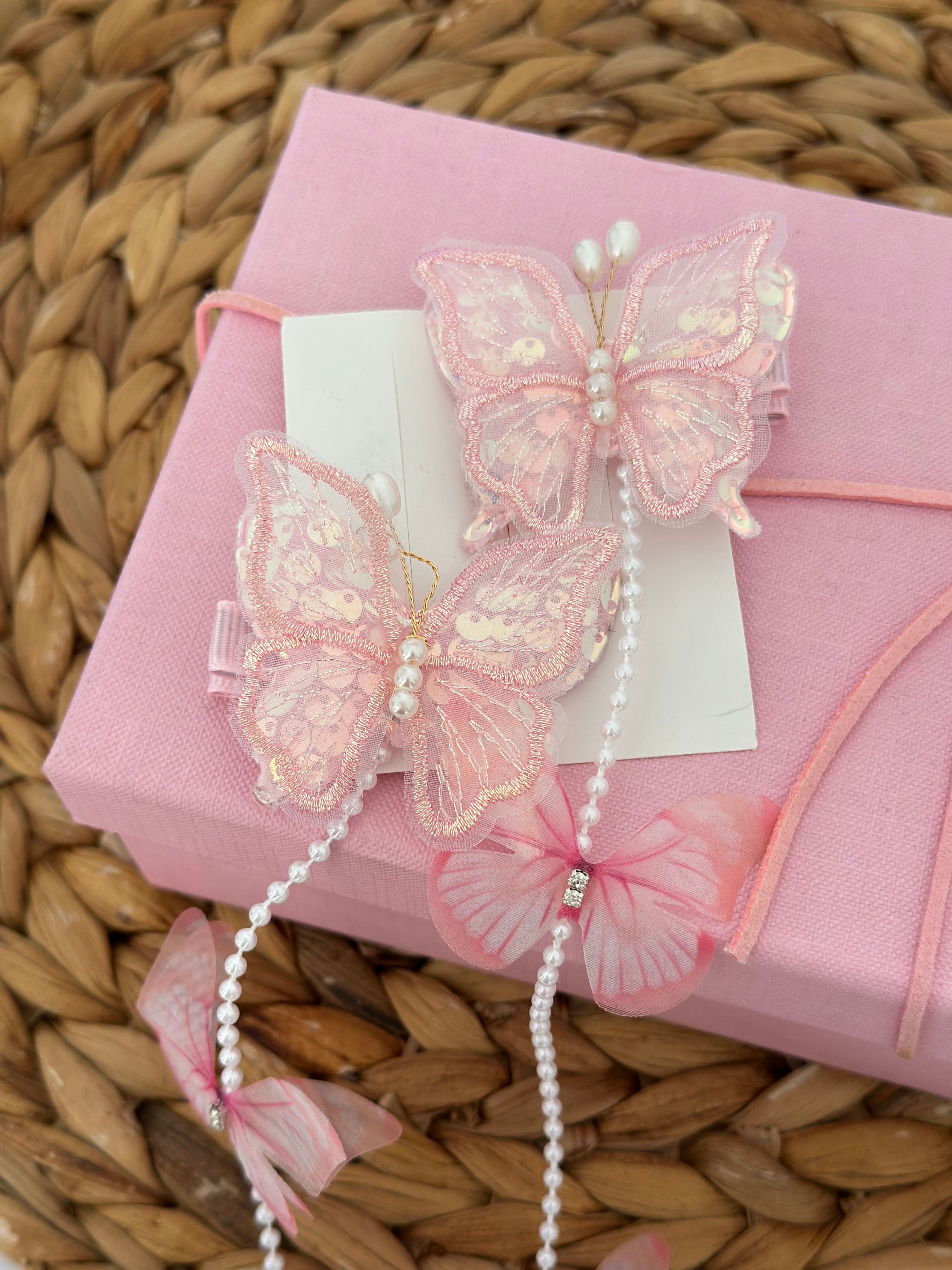 Pembe İncili Kelebek Model Pens Toka