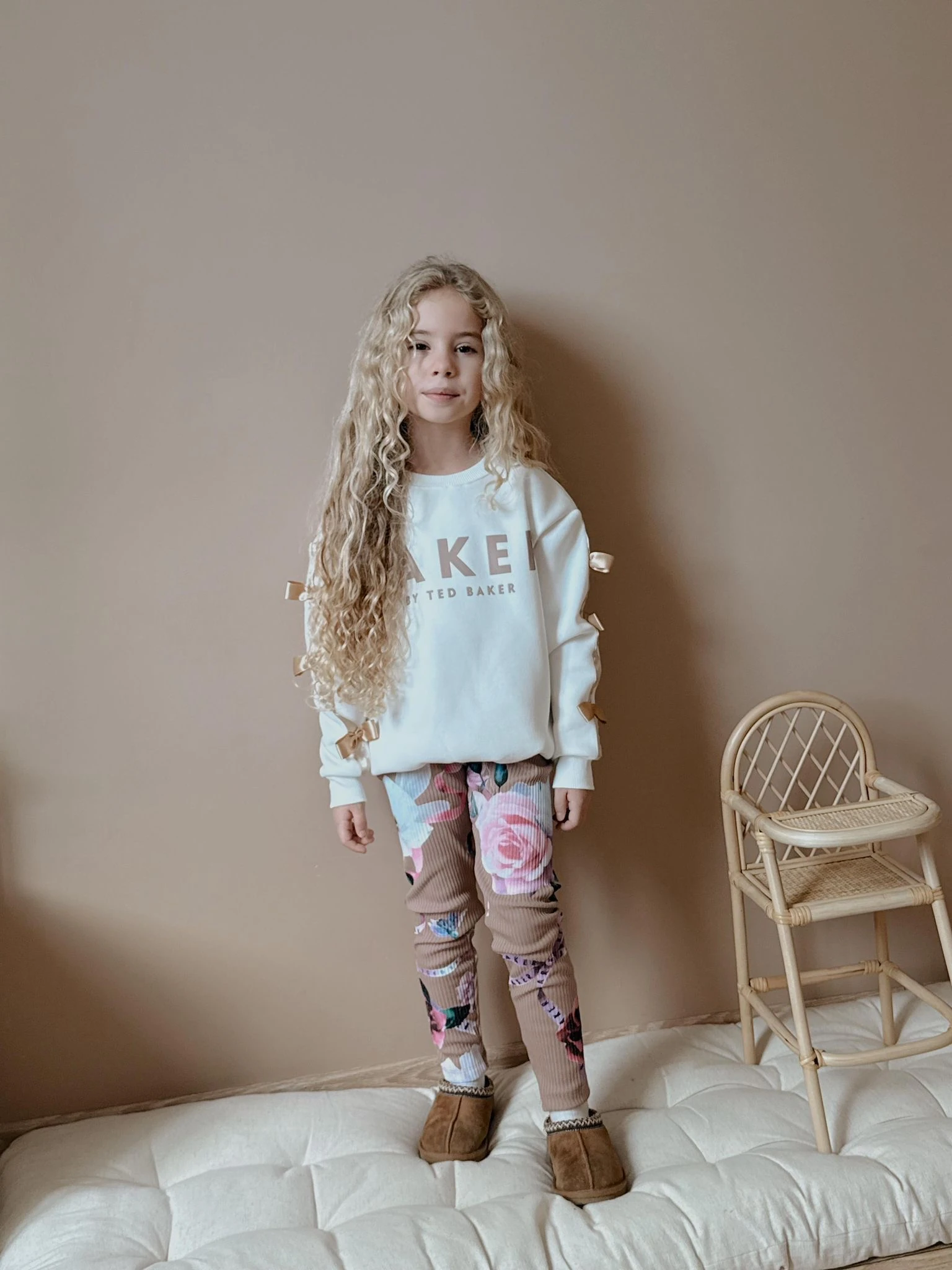 Kız Çocuk Vizon Çiçek Desenli Kolları Fiyonk Taytlı Takım