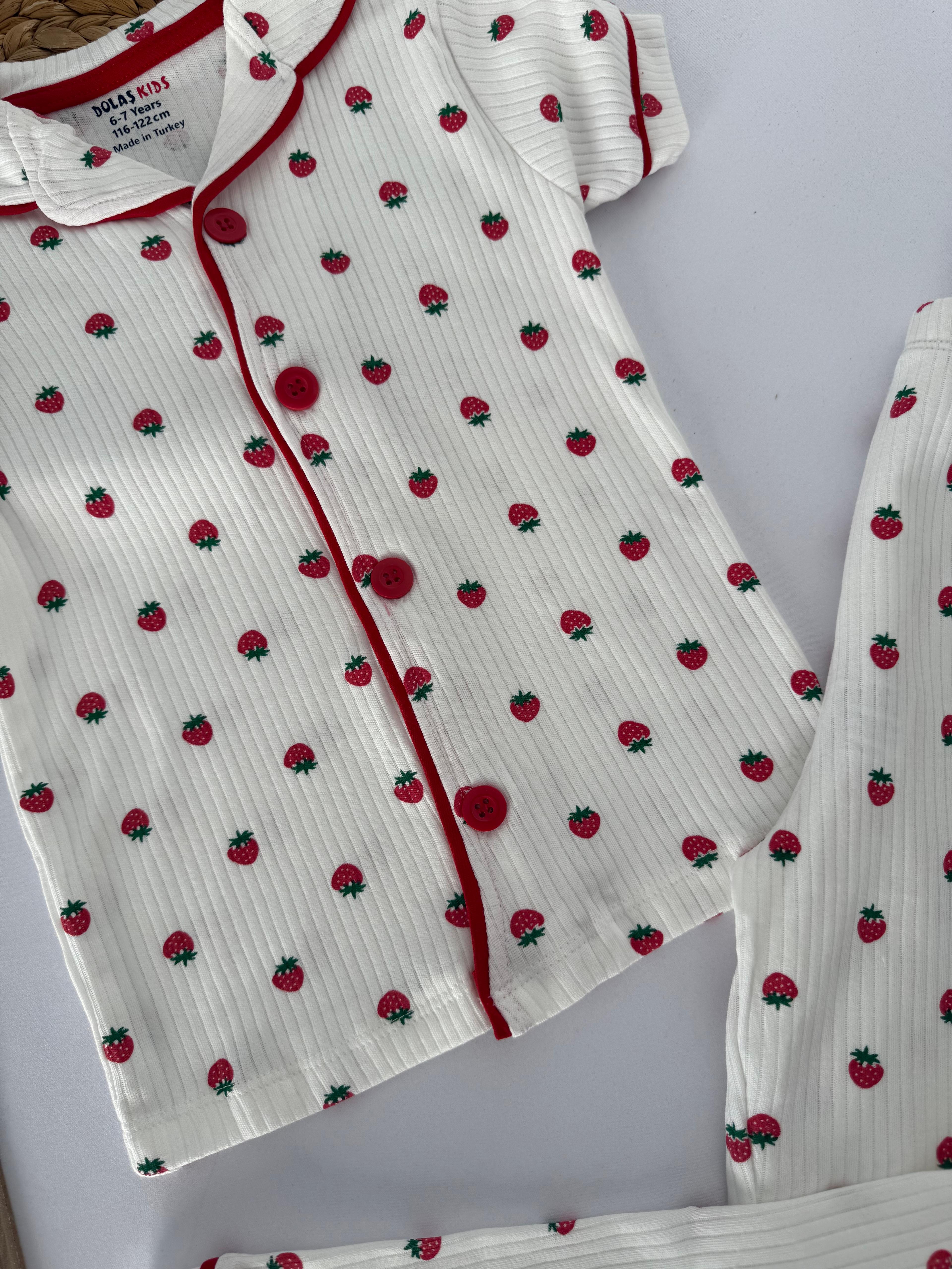 Kız Çocuk Pamuklu Çilek Desenli Pijama Takımı