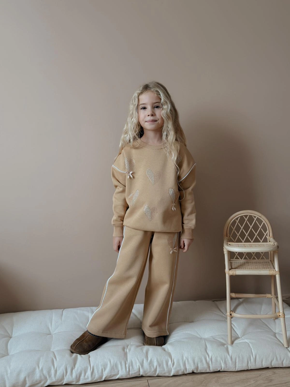 Kız Çocuk Kahverengi Kalpli Kurdeleli Alt-Üst Takım