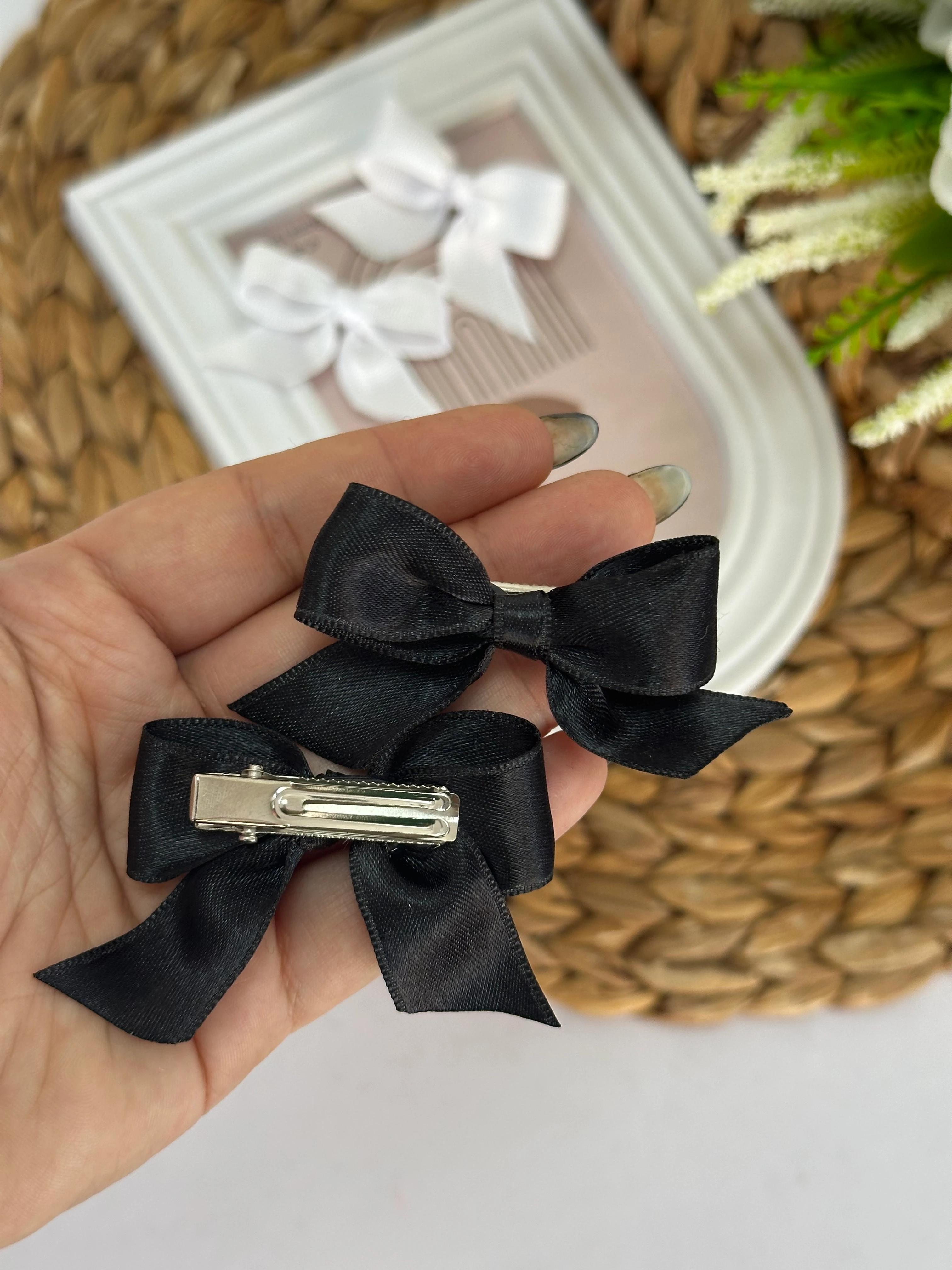 Kız Çocuk Siyah Beyaz Saten Fiyonk Toka