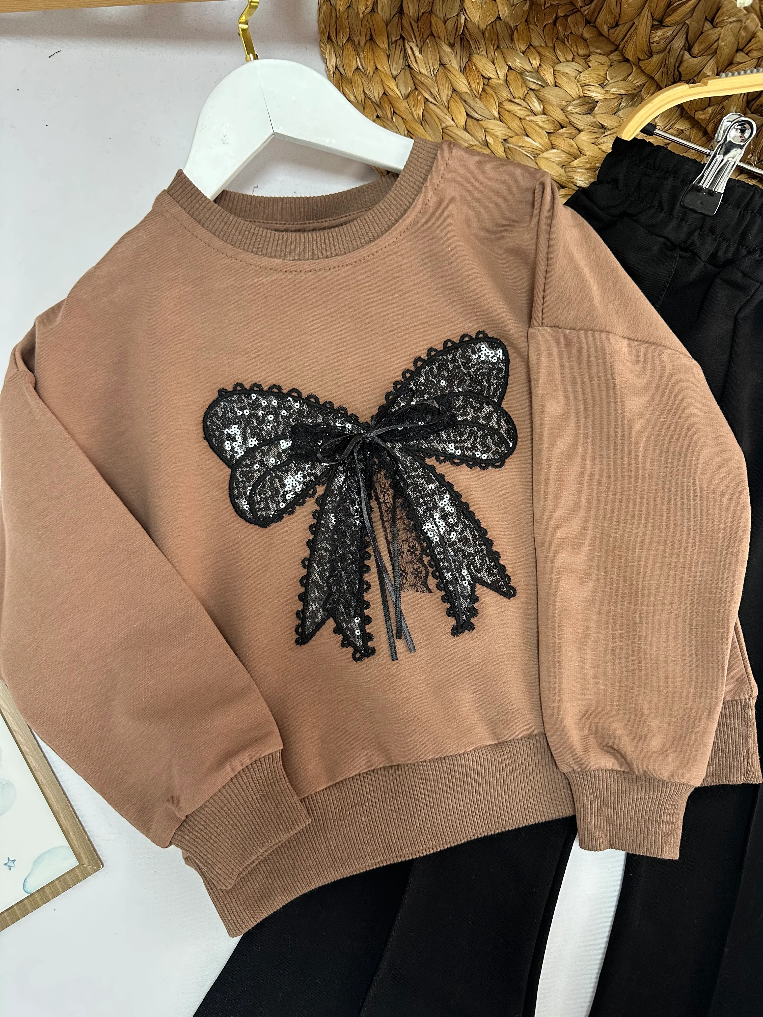 Kız Çocuk Kahverengi  Dantel Fiyonk Desenli Takım