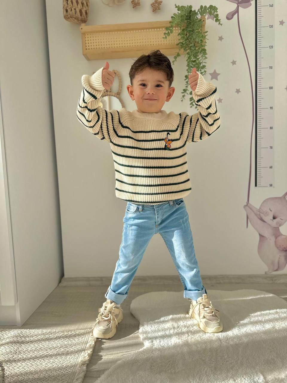 Erkek Çocuk Figürlü Krem Çizgili Triko Takım