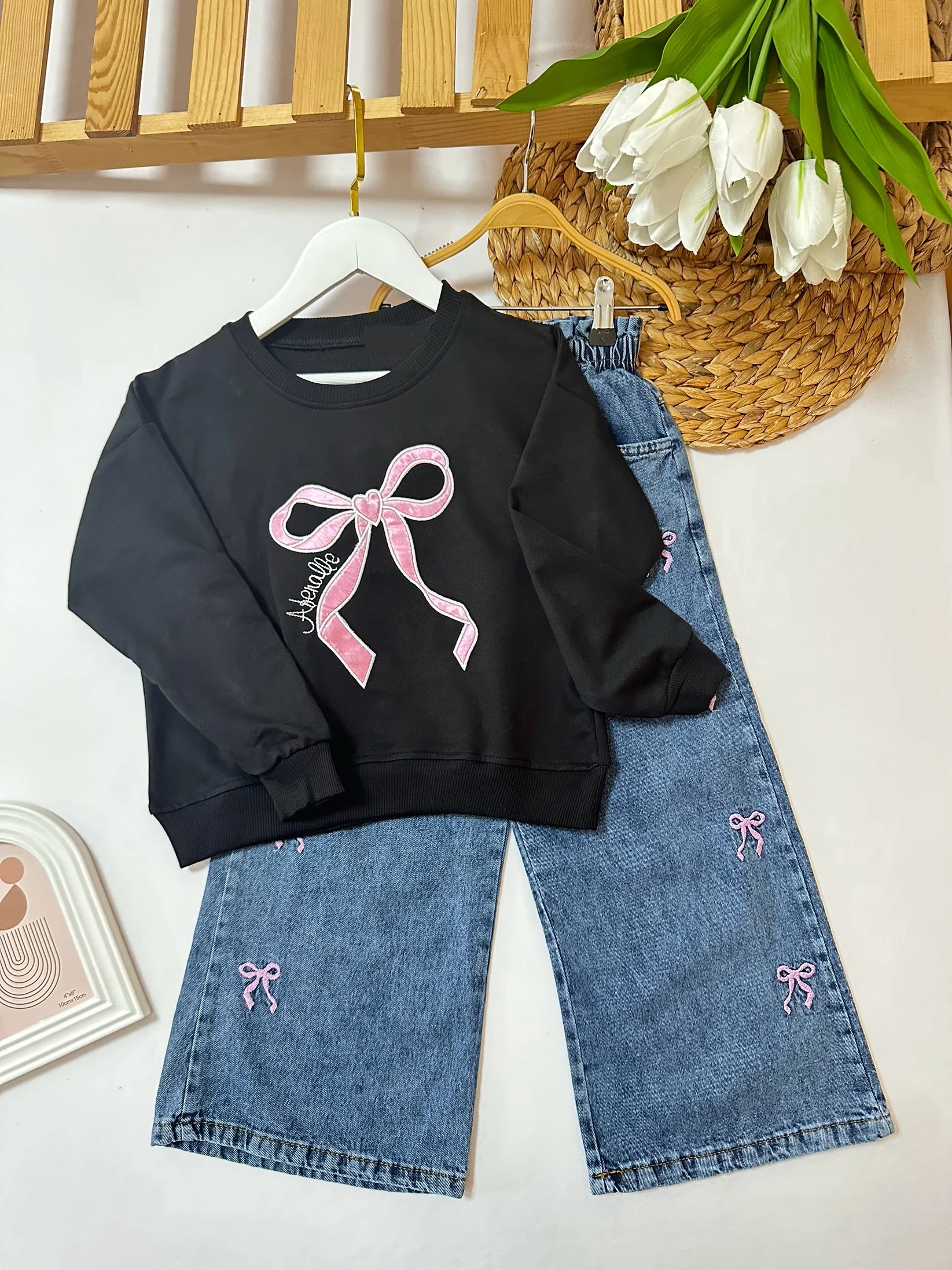 Kız Çocuk Siyah Fiyonklu Kot Pantolonlu Takım