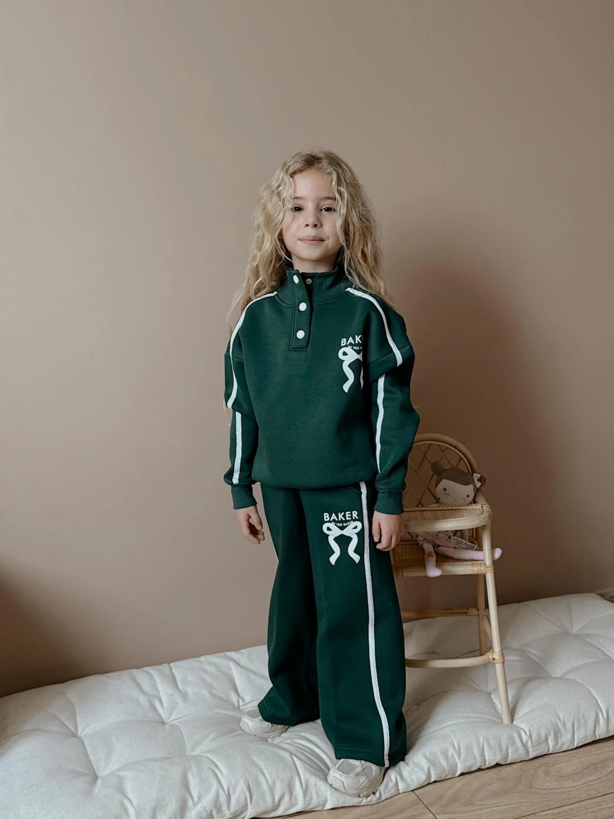 Kız Çocuk Yeşil Beyaz Fiyonklu Takım