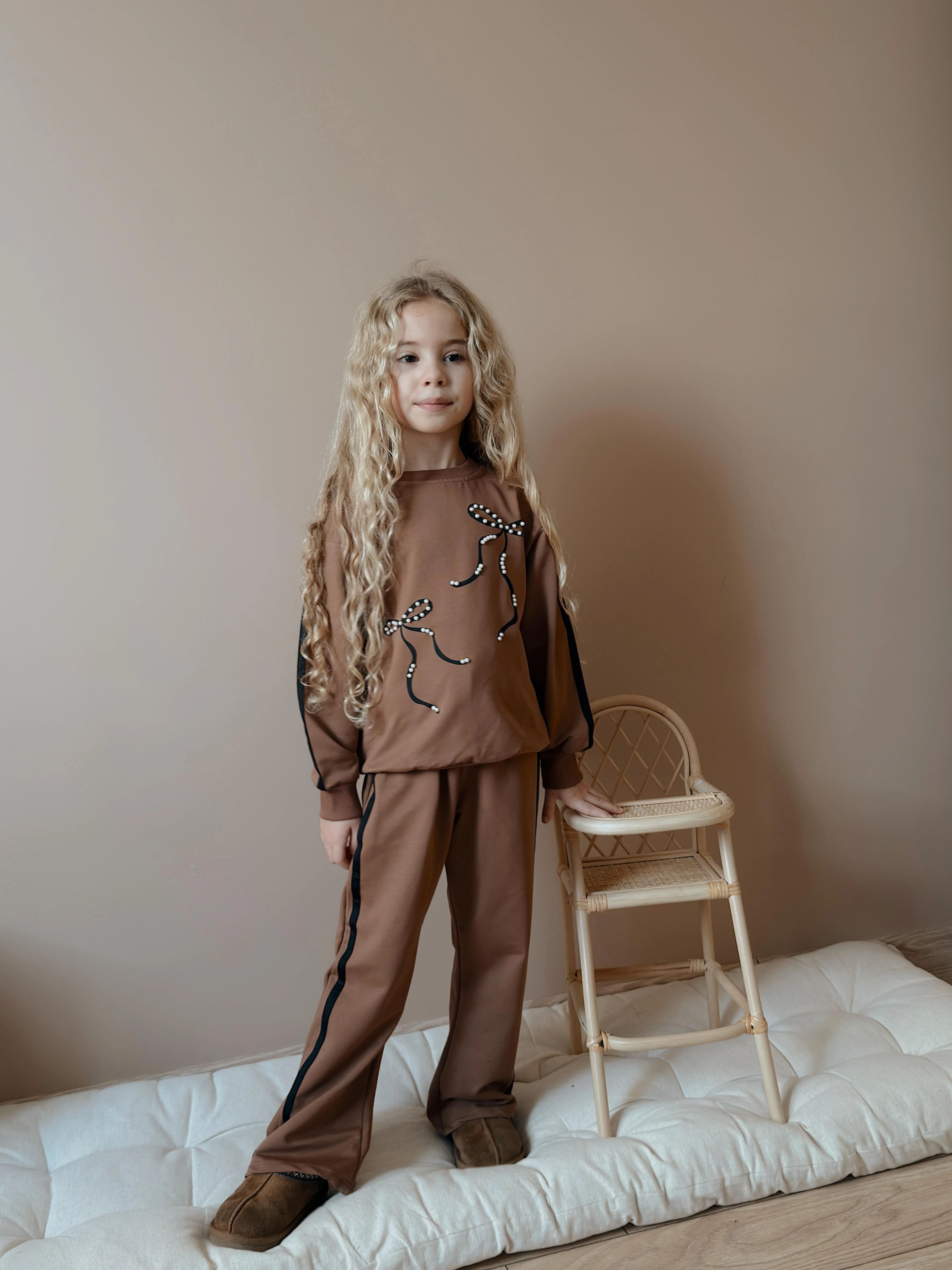 Kız Çocuk Kahverengi İnci Fiyonk Takım
