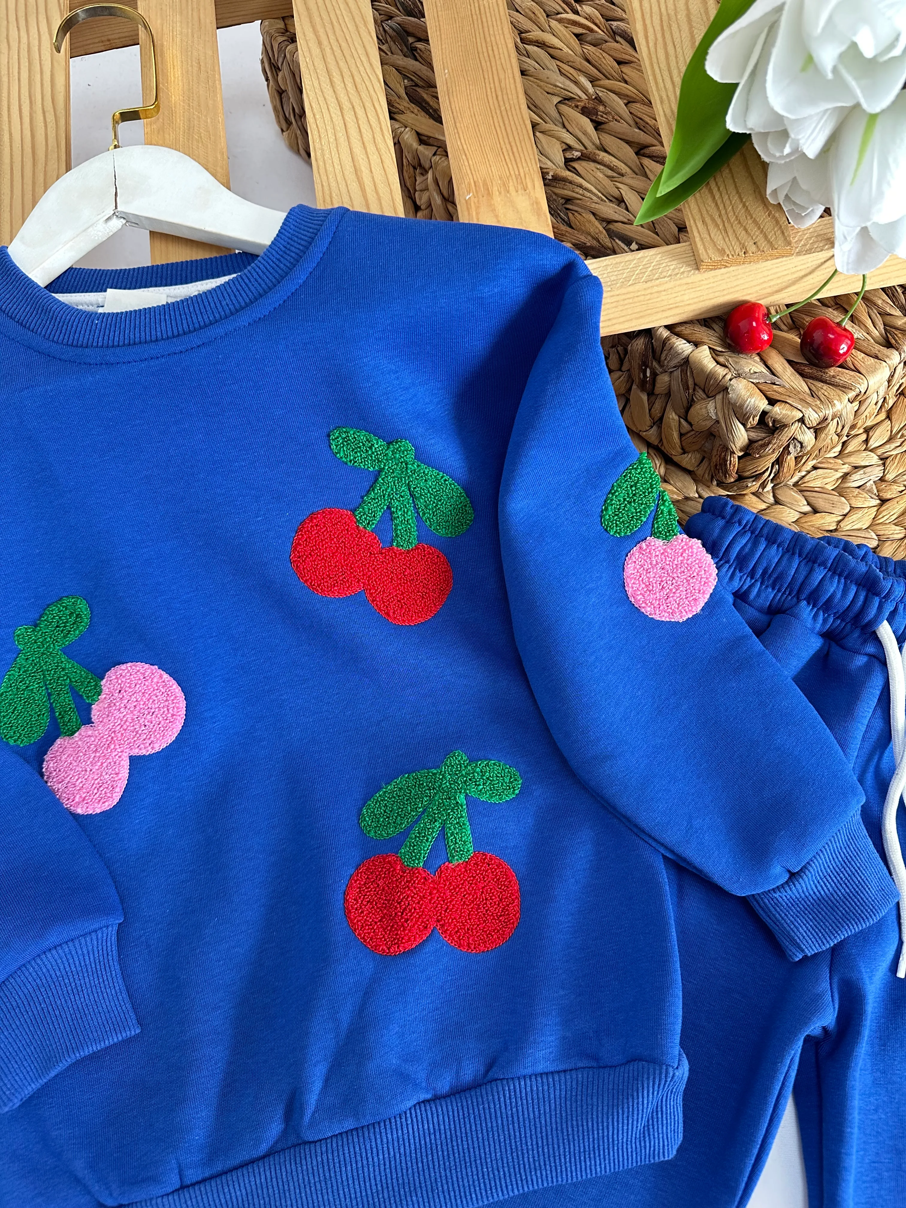 Kız Çocuk Saks Mavi Kiraz Nakışlı Takım