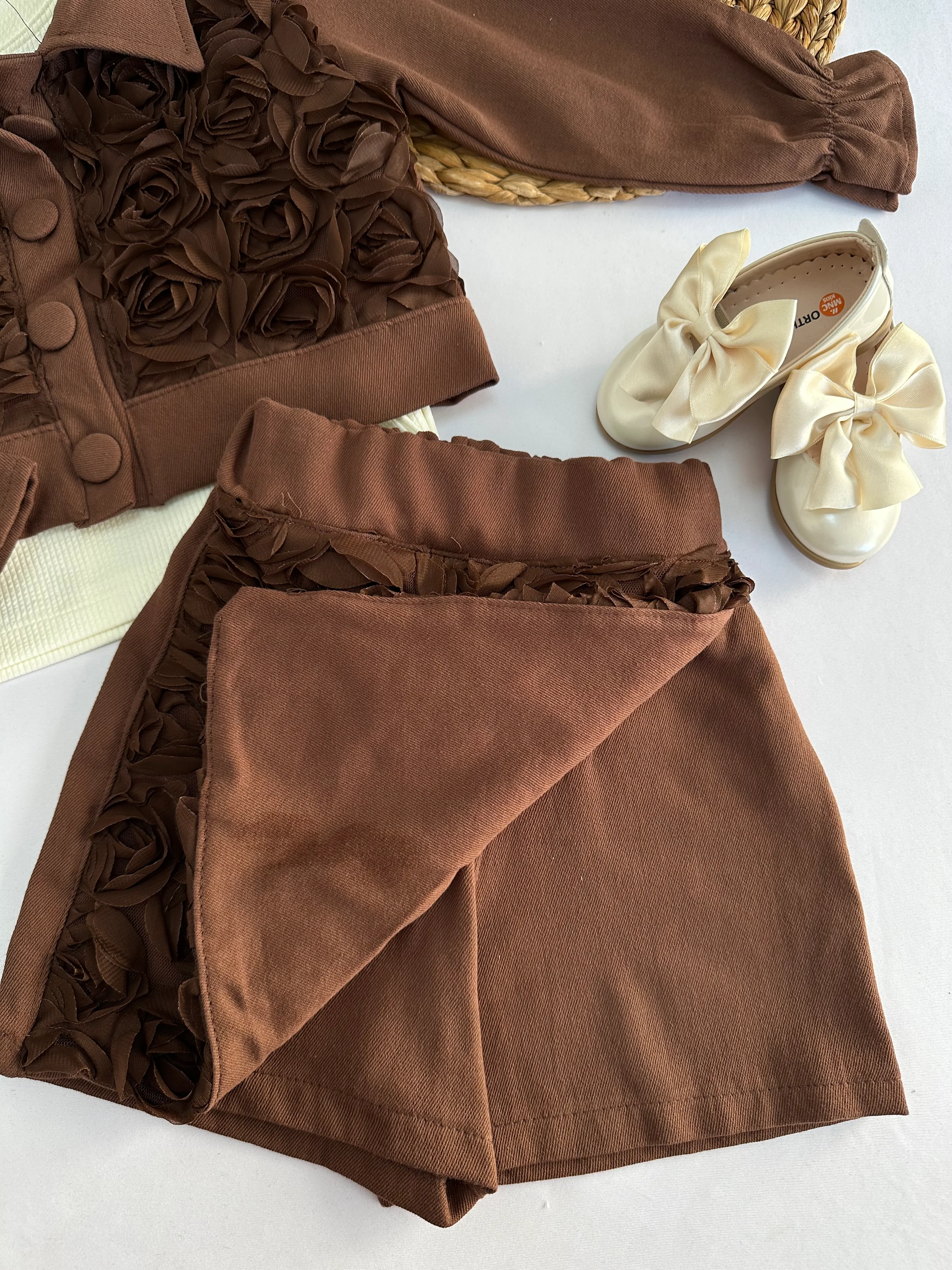 Kız Çocuk Kahve Gül İşlemeli Şort Etekli 3'lü Takım