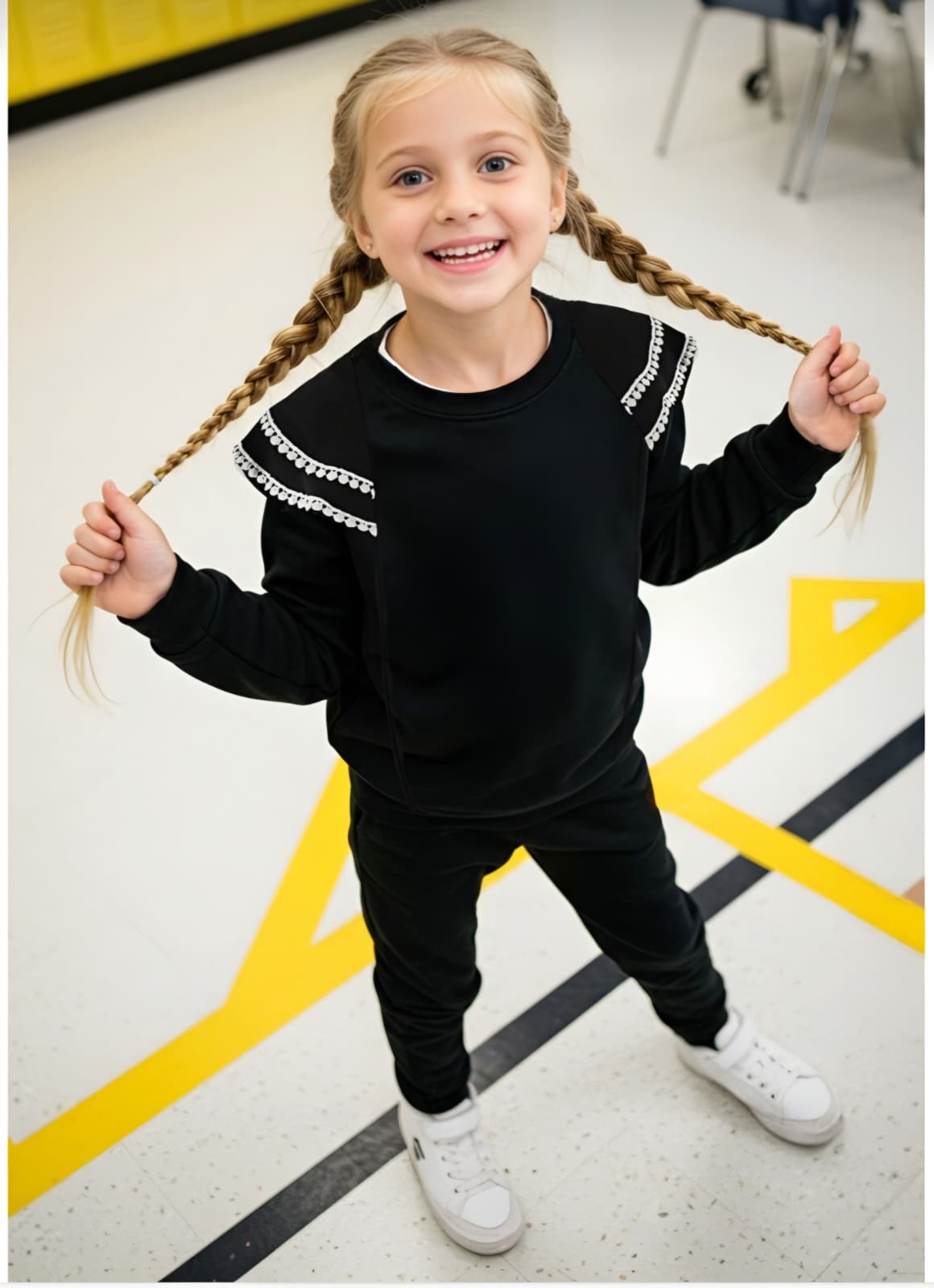 Kız Çocuk Siyah Fırfır Kollu Alt-Üst Takım