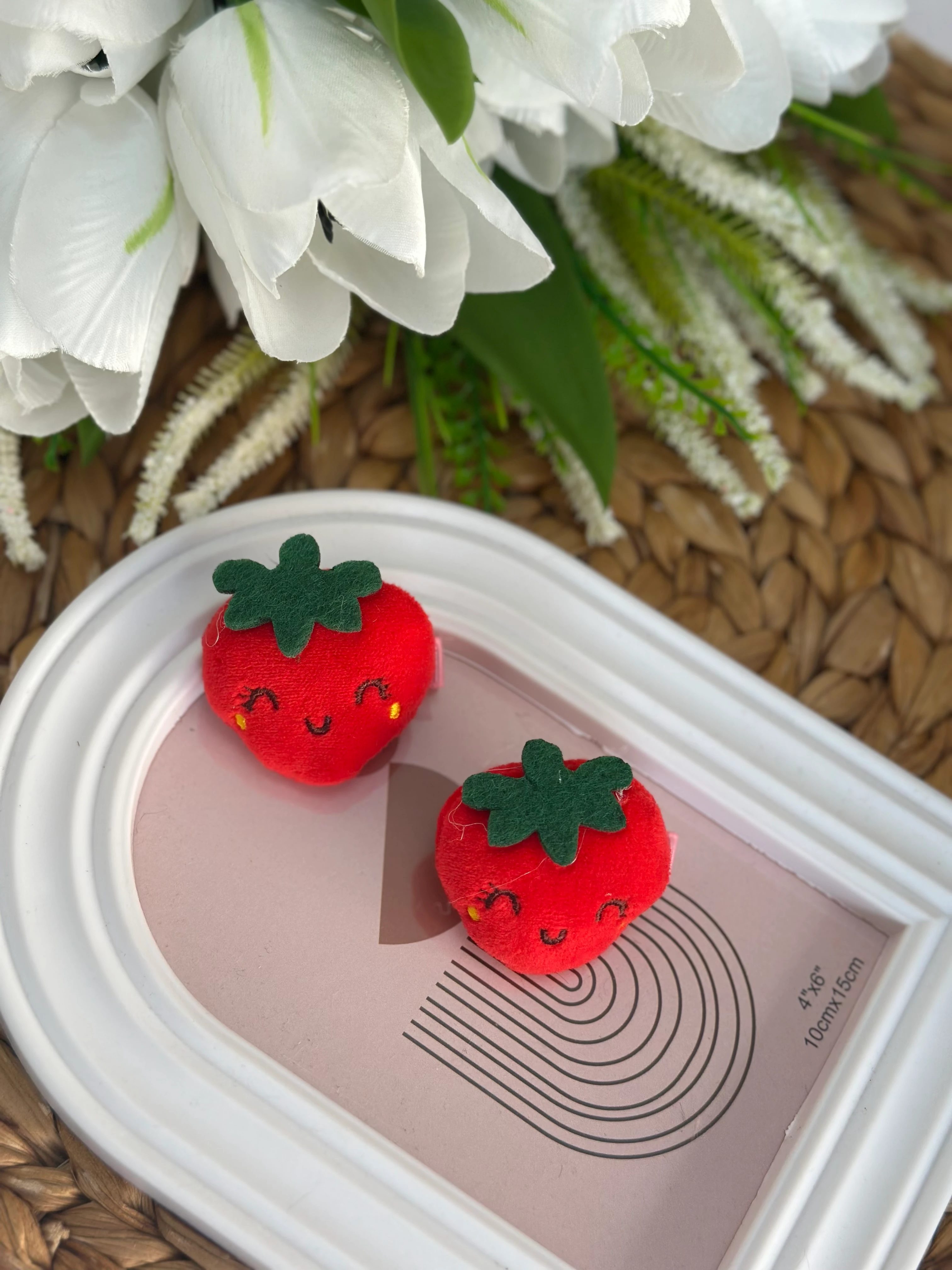 Çilekli Pofuduk Pens Toka