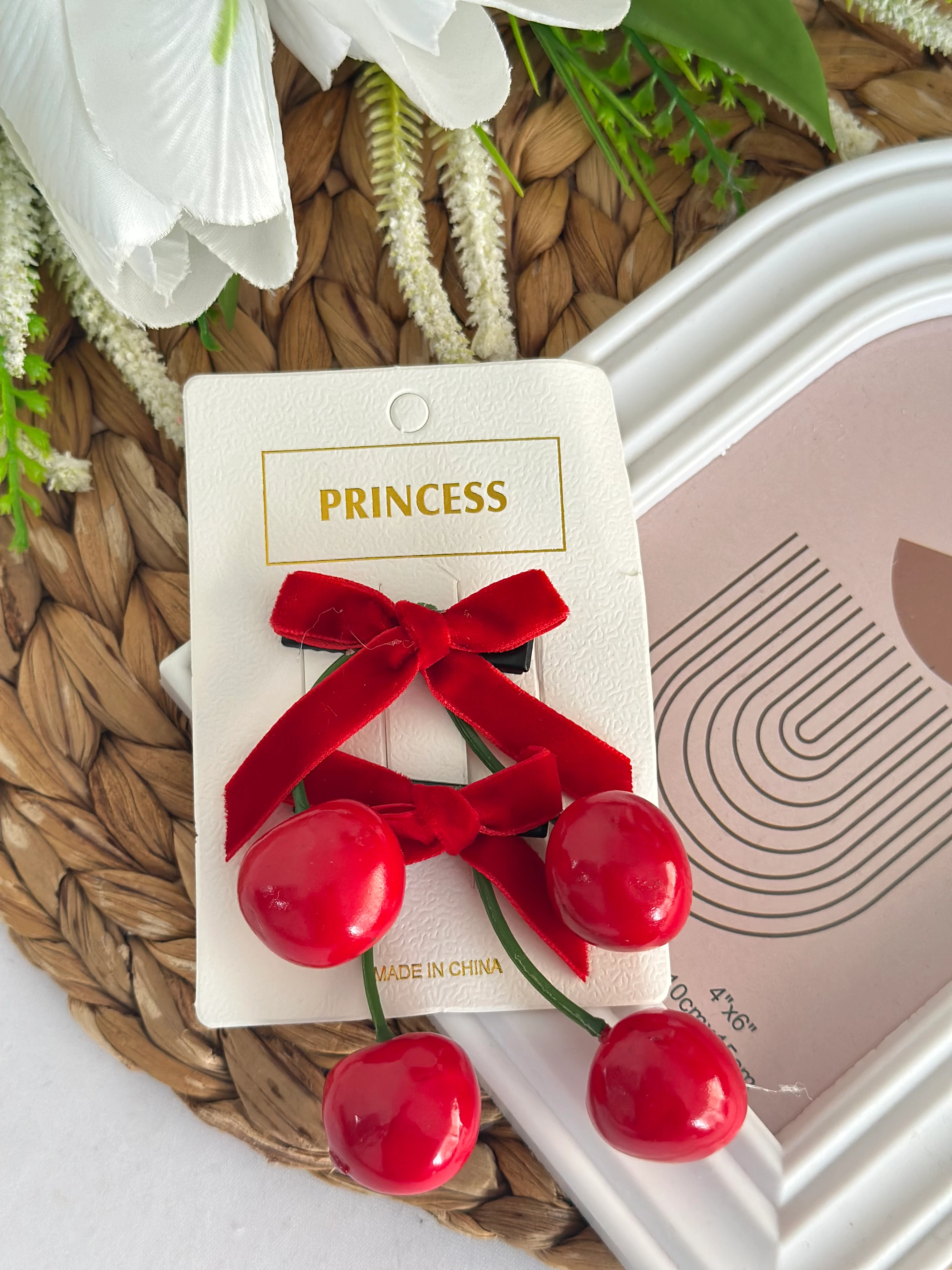 Kırmızı Kadife Fiyonk Kiraz Toka