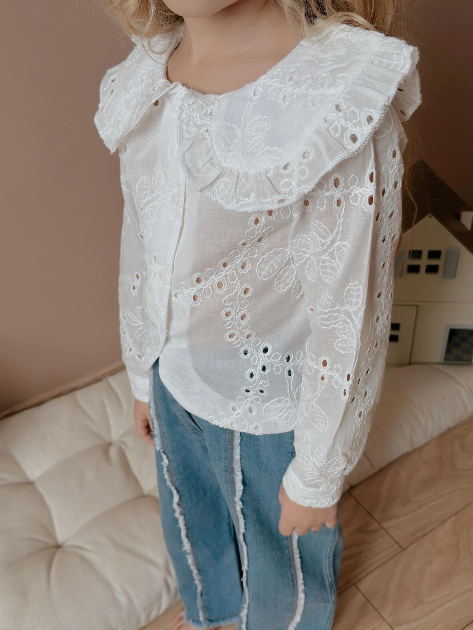 Kız Çocuk Beyaz Bebe Yakalı Kot Pantolonlu Takım