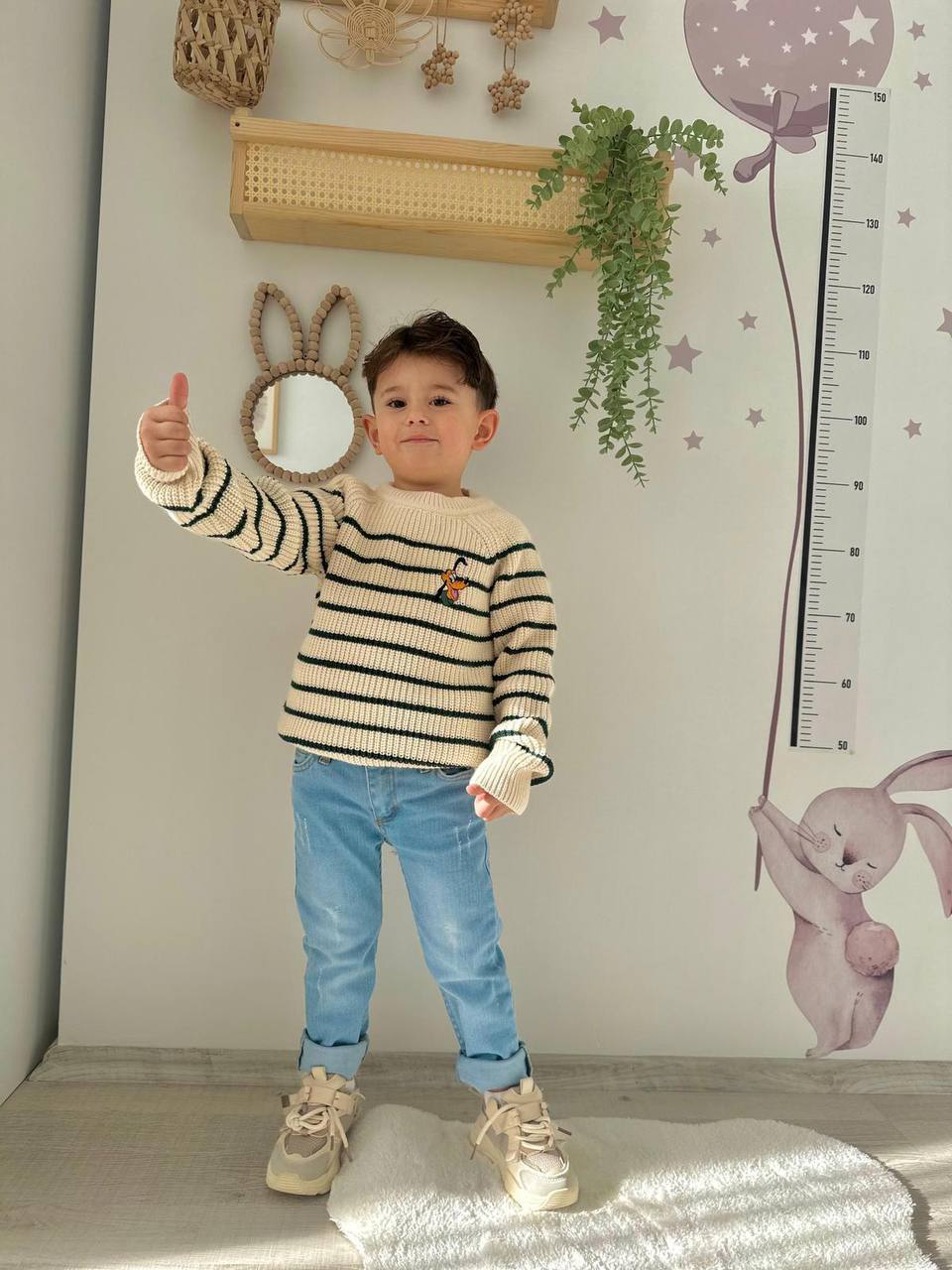 Erkek Çocuk Figürlü Krem Çizgili Triko Takım