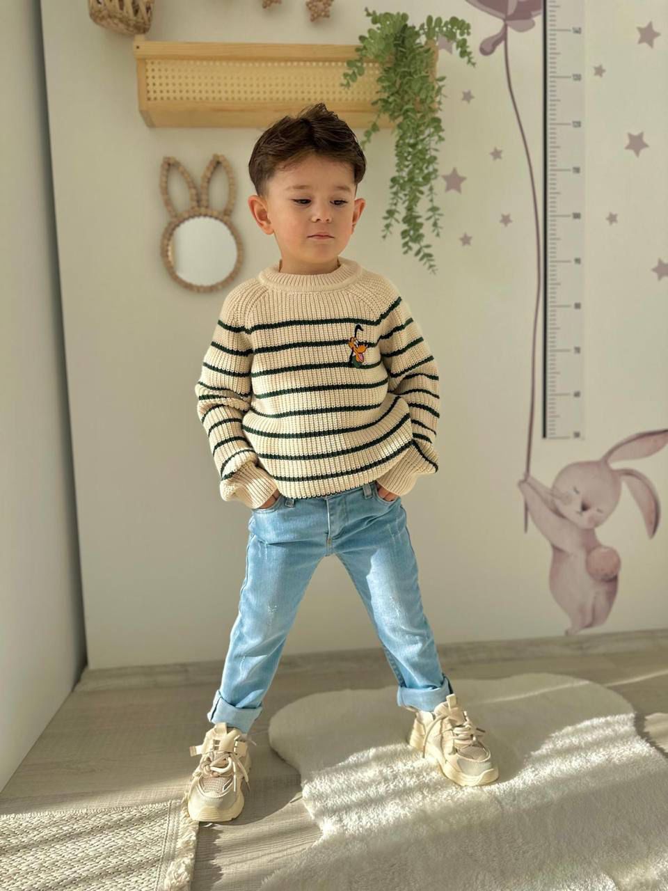 Erkek Çocuk Figürlü Krem Çizgili Triko Takım