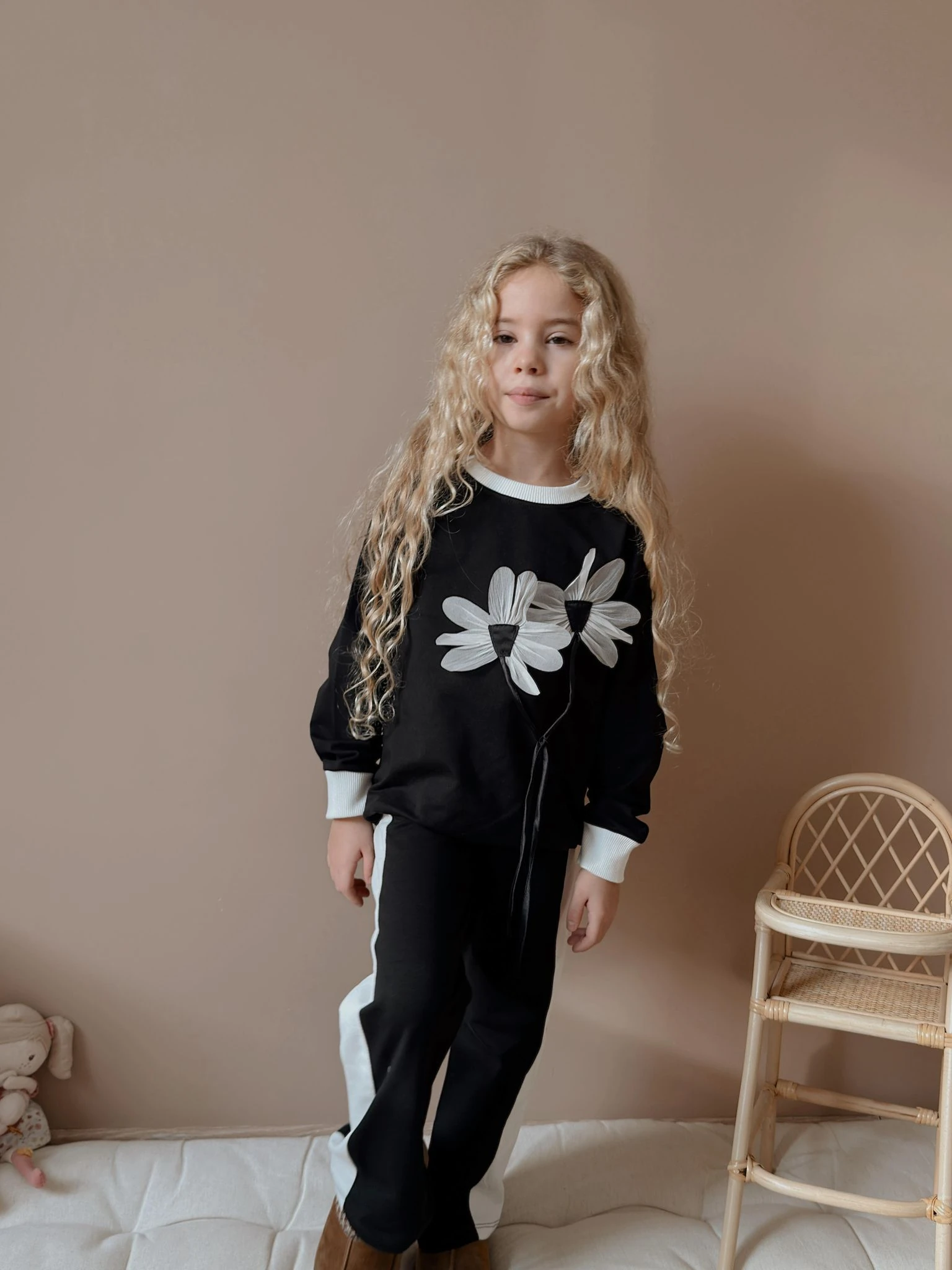 Siyah Çiçek Nakışlı Alt-Üst Takım