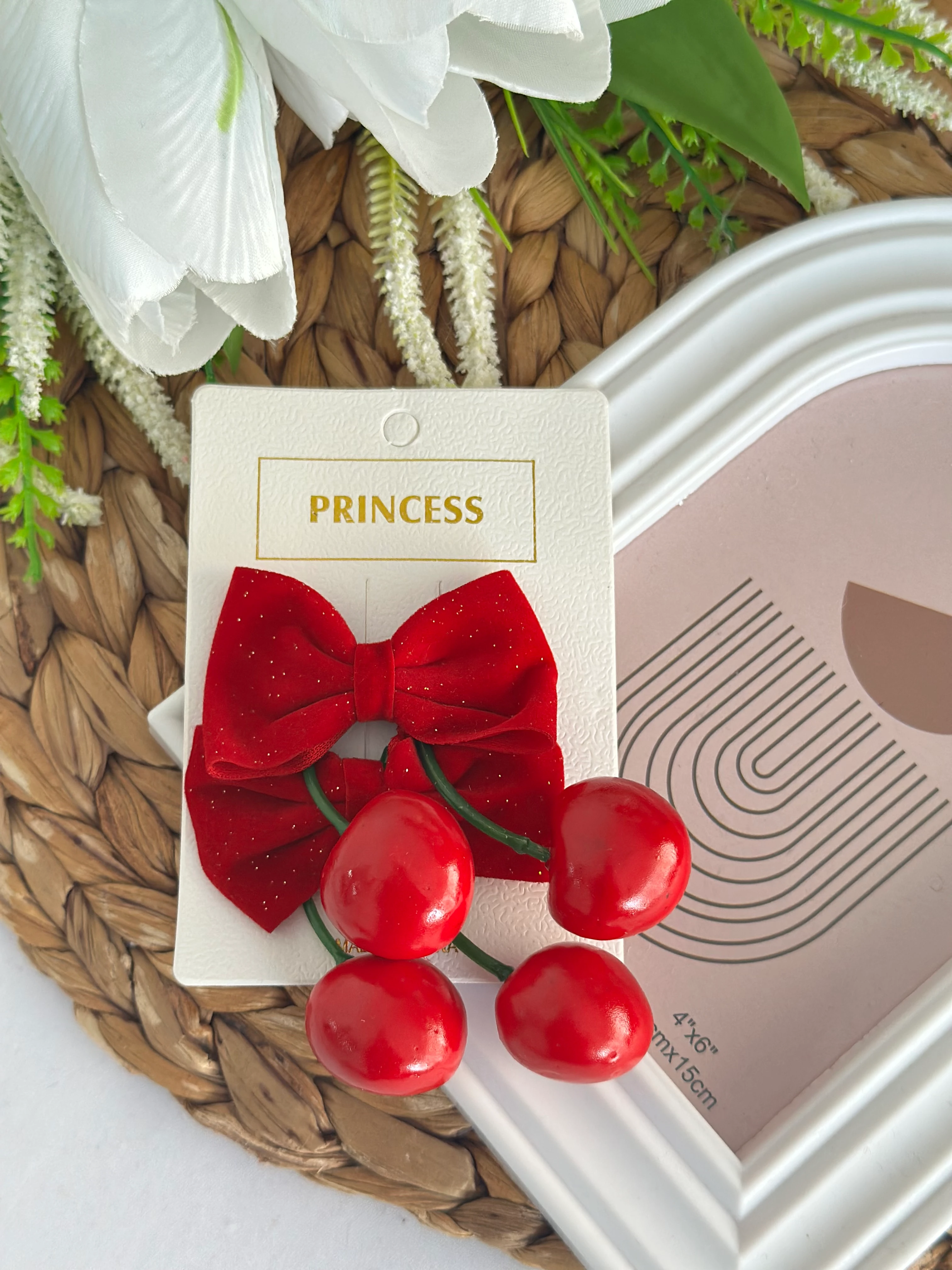 Kırmızı Simli Kadife Fiyonk Kiraz Toka