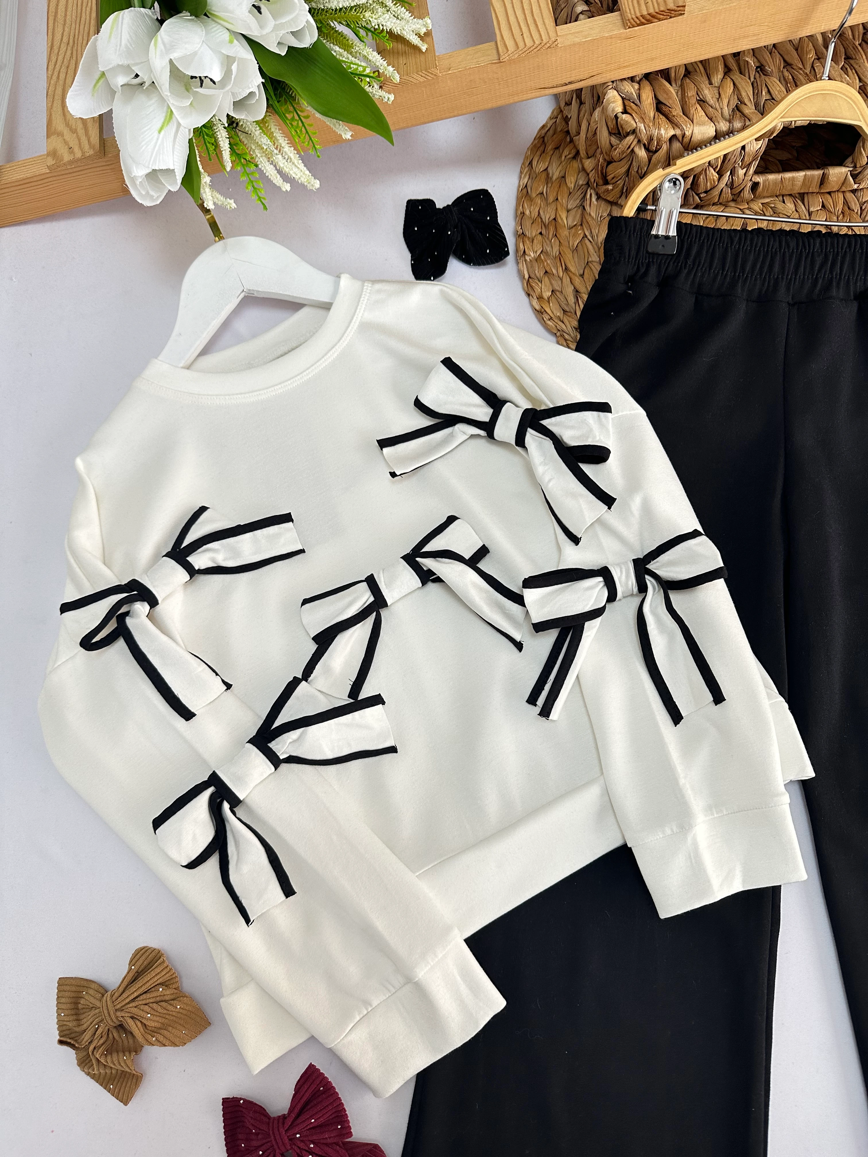 Kız Çocuk Beyaz Kurdeleli Alt-Üst Takım