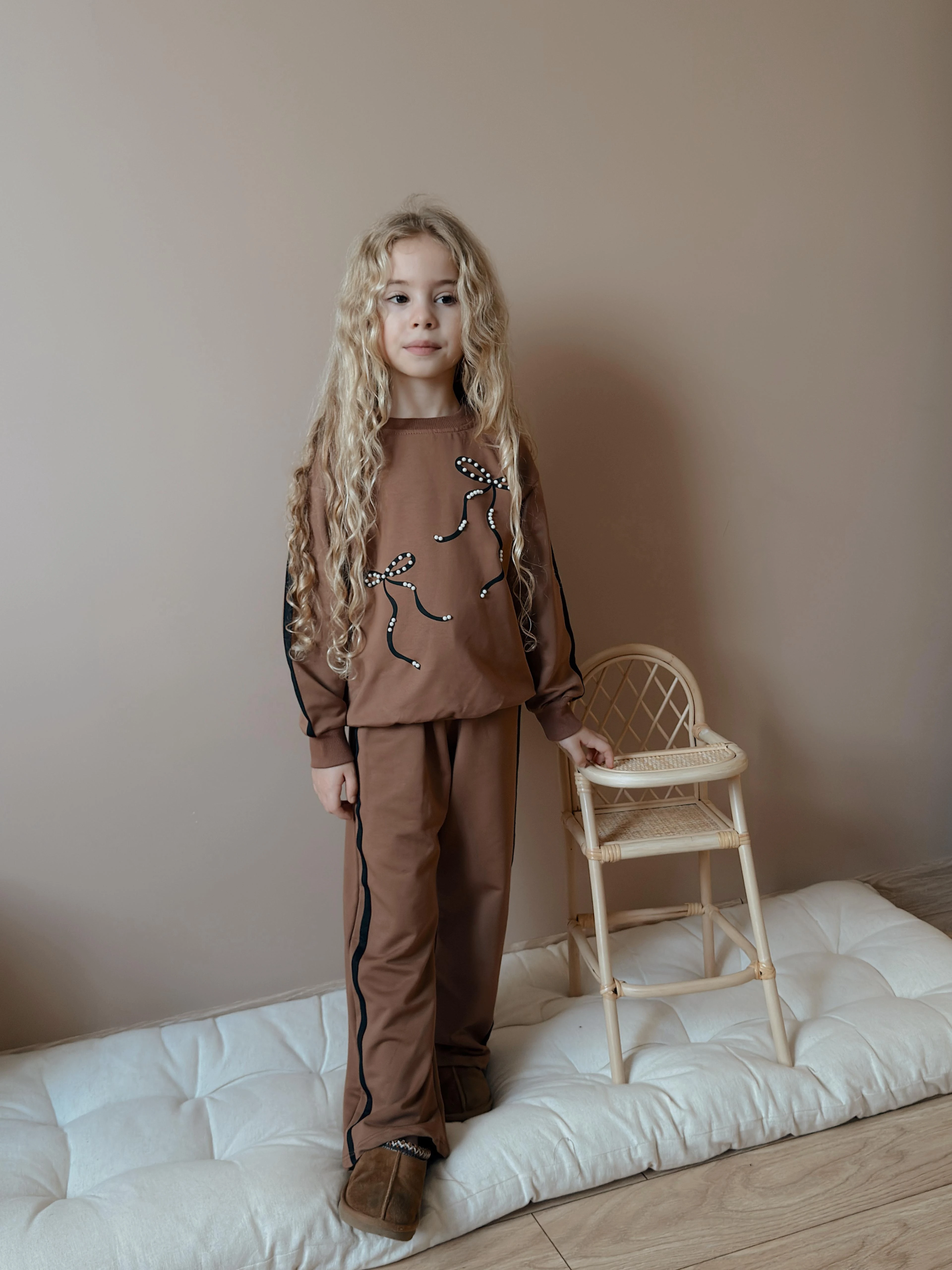 Kız Çocuk Kahverengi İnci Fiyonk Takım