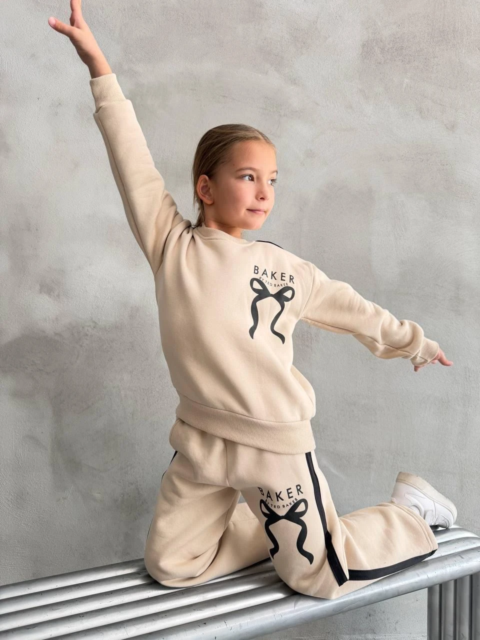 Kız Çocuk Bej Siyah Fiyonk Detaylı Takım