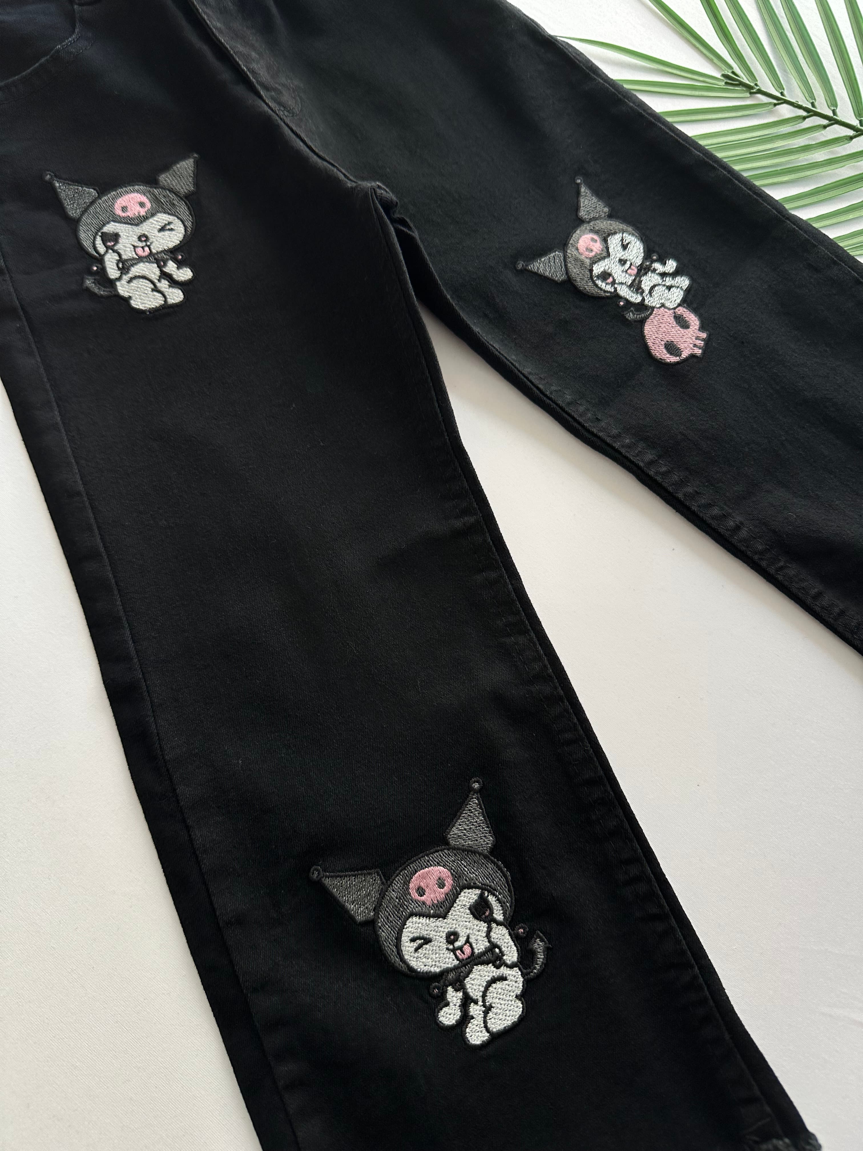 Kız Çocuk Siyah Kuromi Nakışlı Kot Pantolon