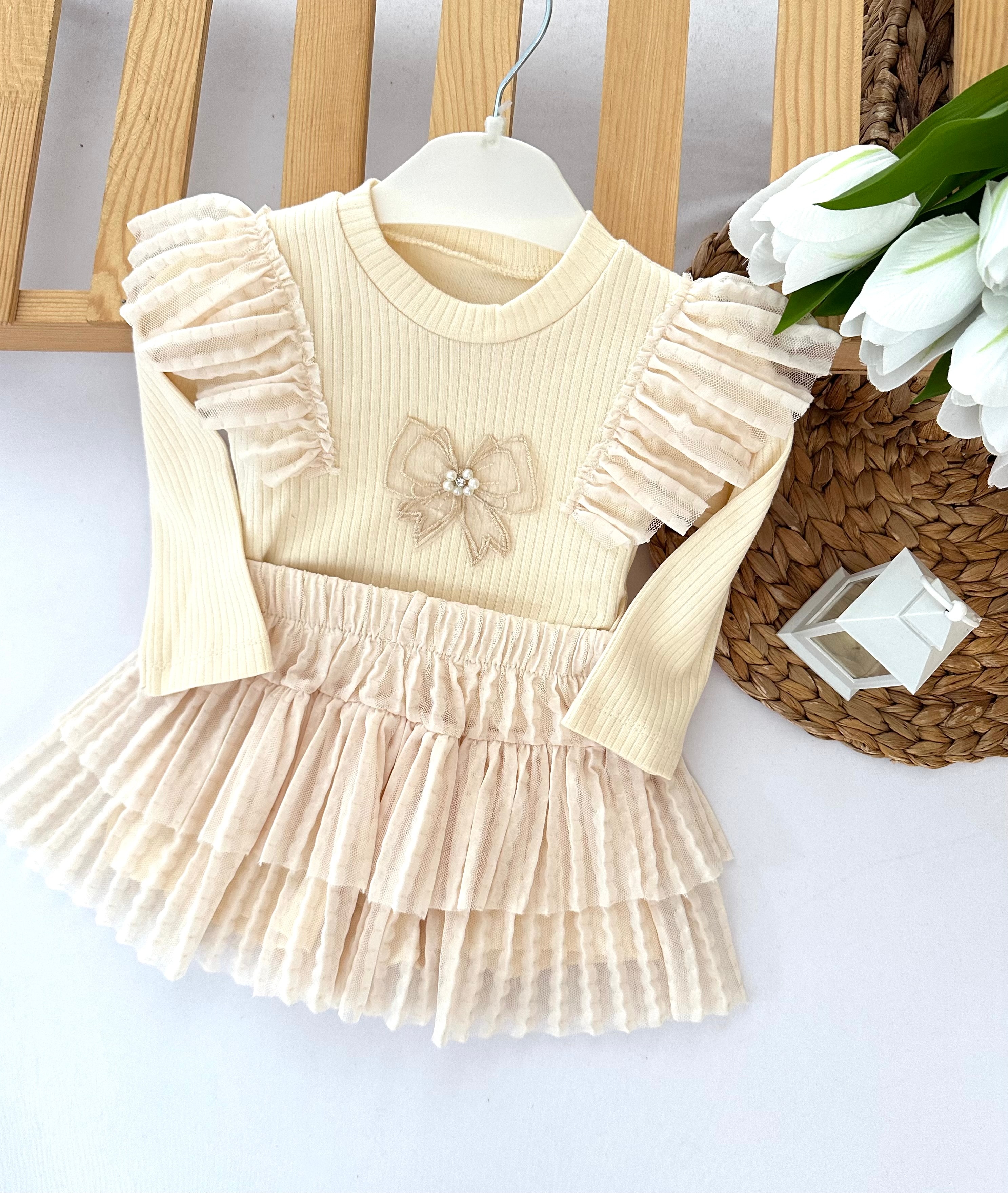 Kız Çocuk Ekru Önü Fırfırlı Şort Etekli Takım