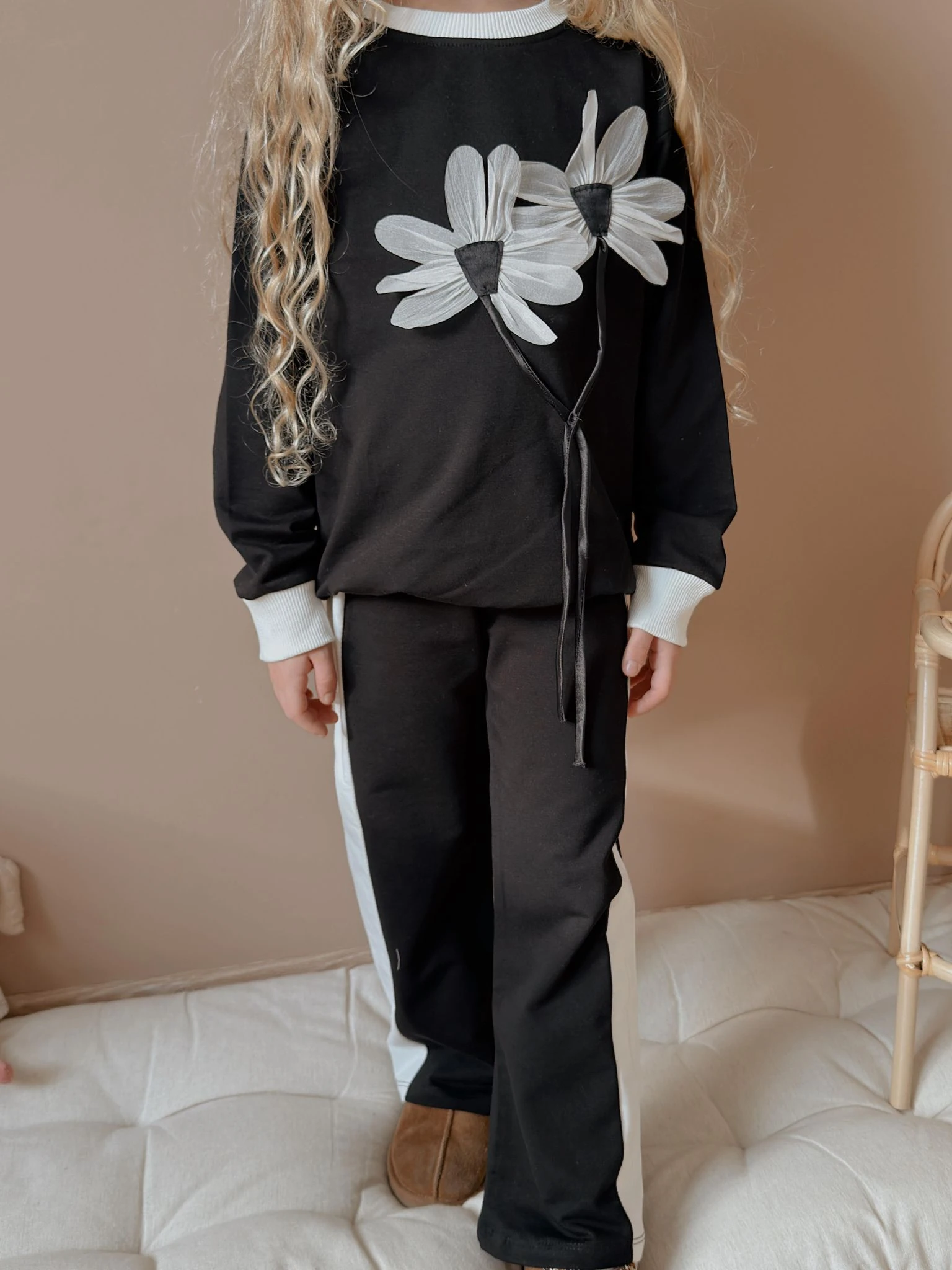 Siyah Çiçek Nakışlı Alt-Üst Takım