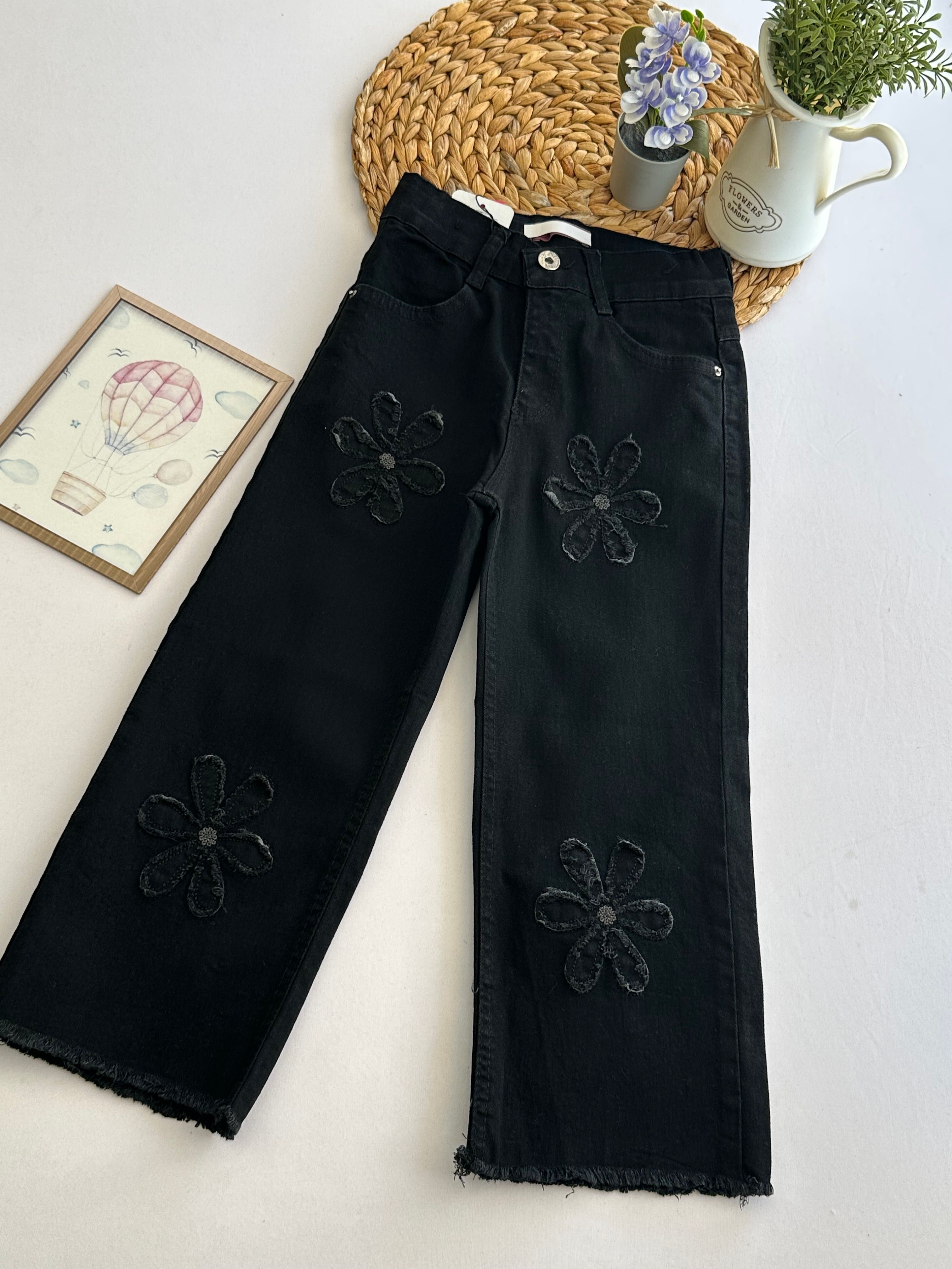 Kız Çocuk Siyah Papatya Nakışlı Kot Pantolon