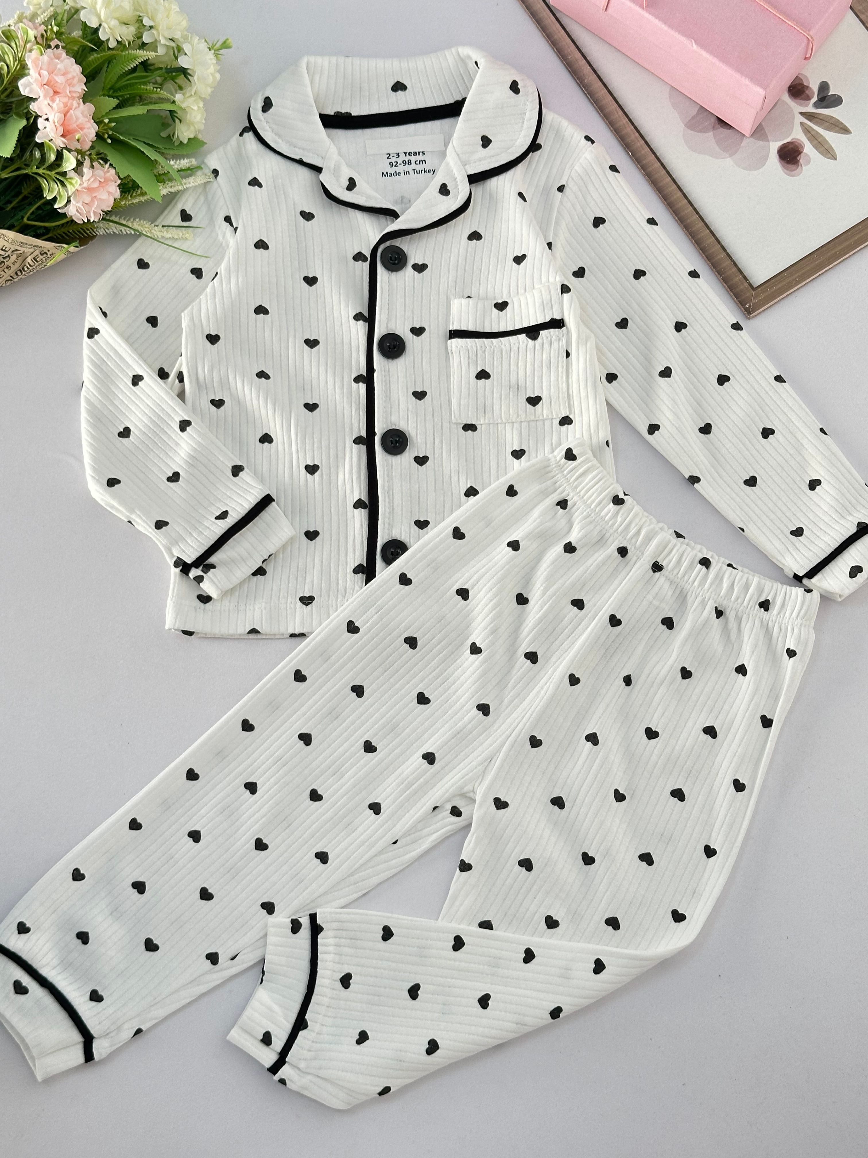Kız Çocuk Siyah Kalp Desenli Pijama Takımı