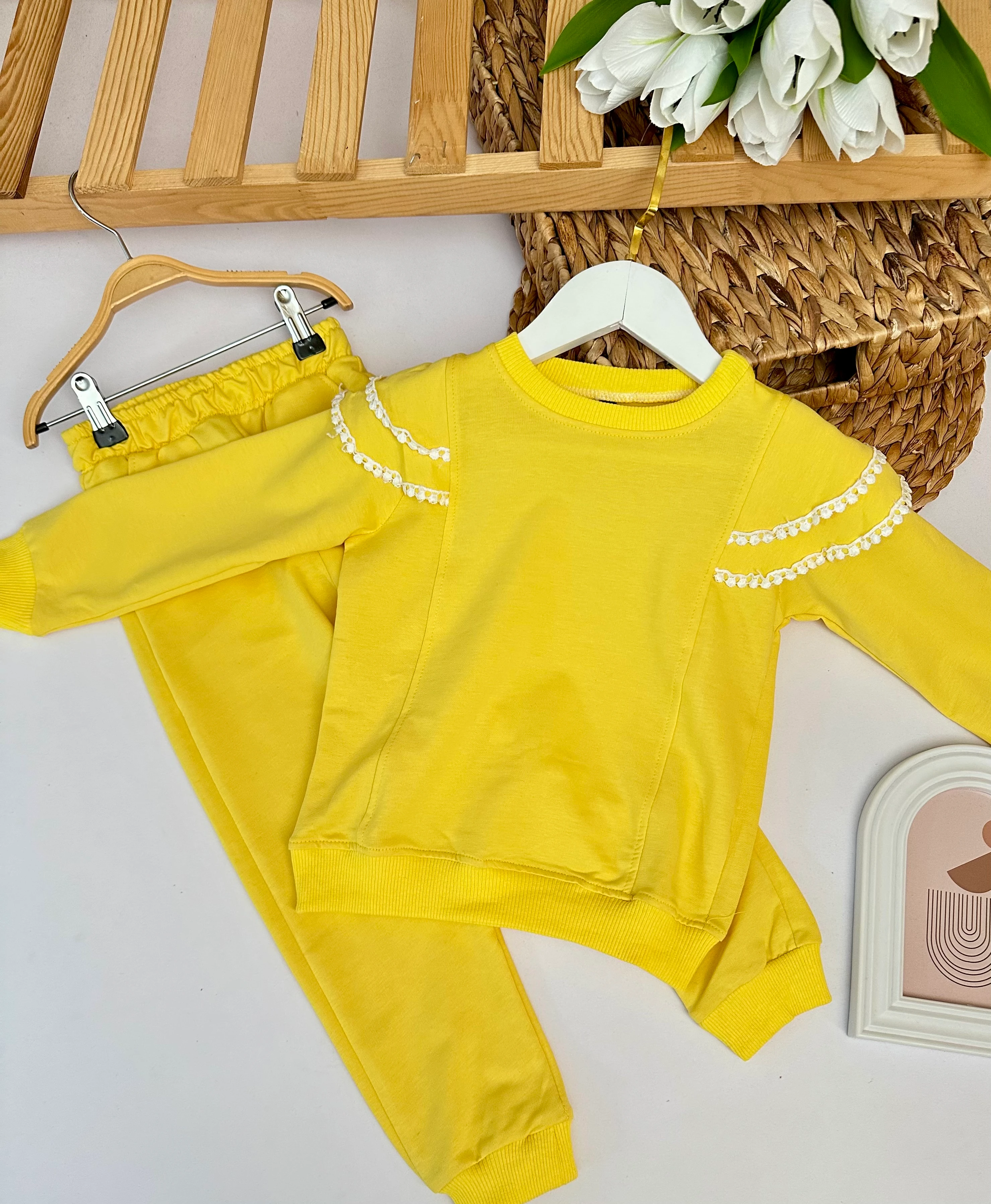 Kız Çocuk Sarı Kolu Fırfırlı Alt-Üst Takım 