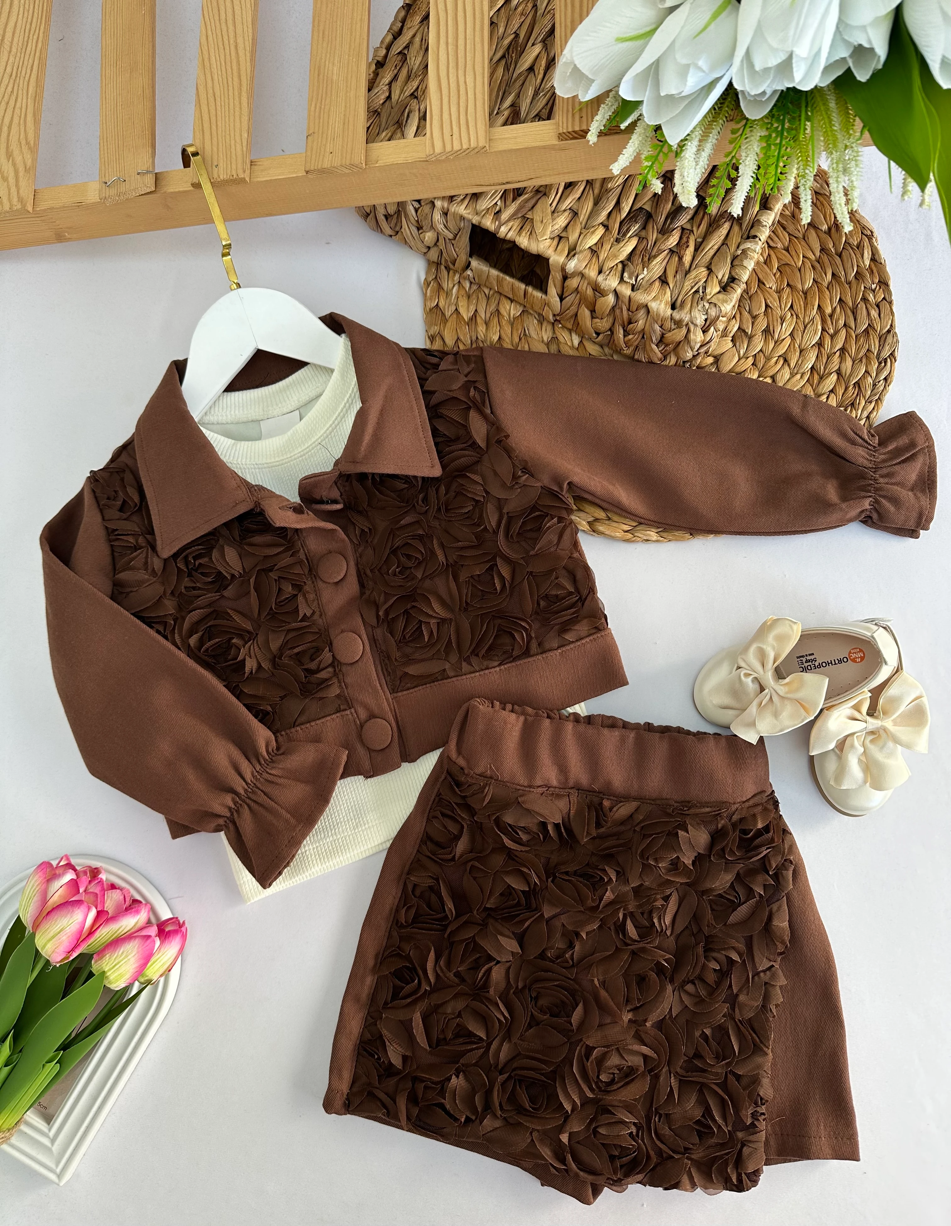 Kız Çocuk Kahve Gül İşlemeli Şort Etekli 3'lü Takım