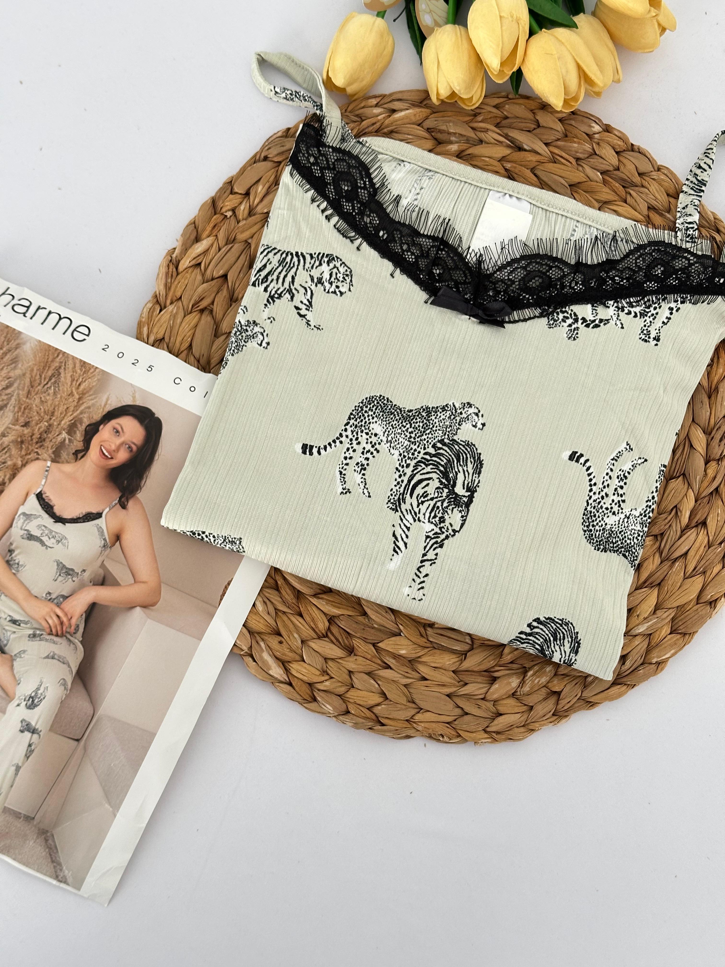 Leopar Desenli Dantel Detaylı Pijama Takımı