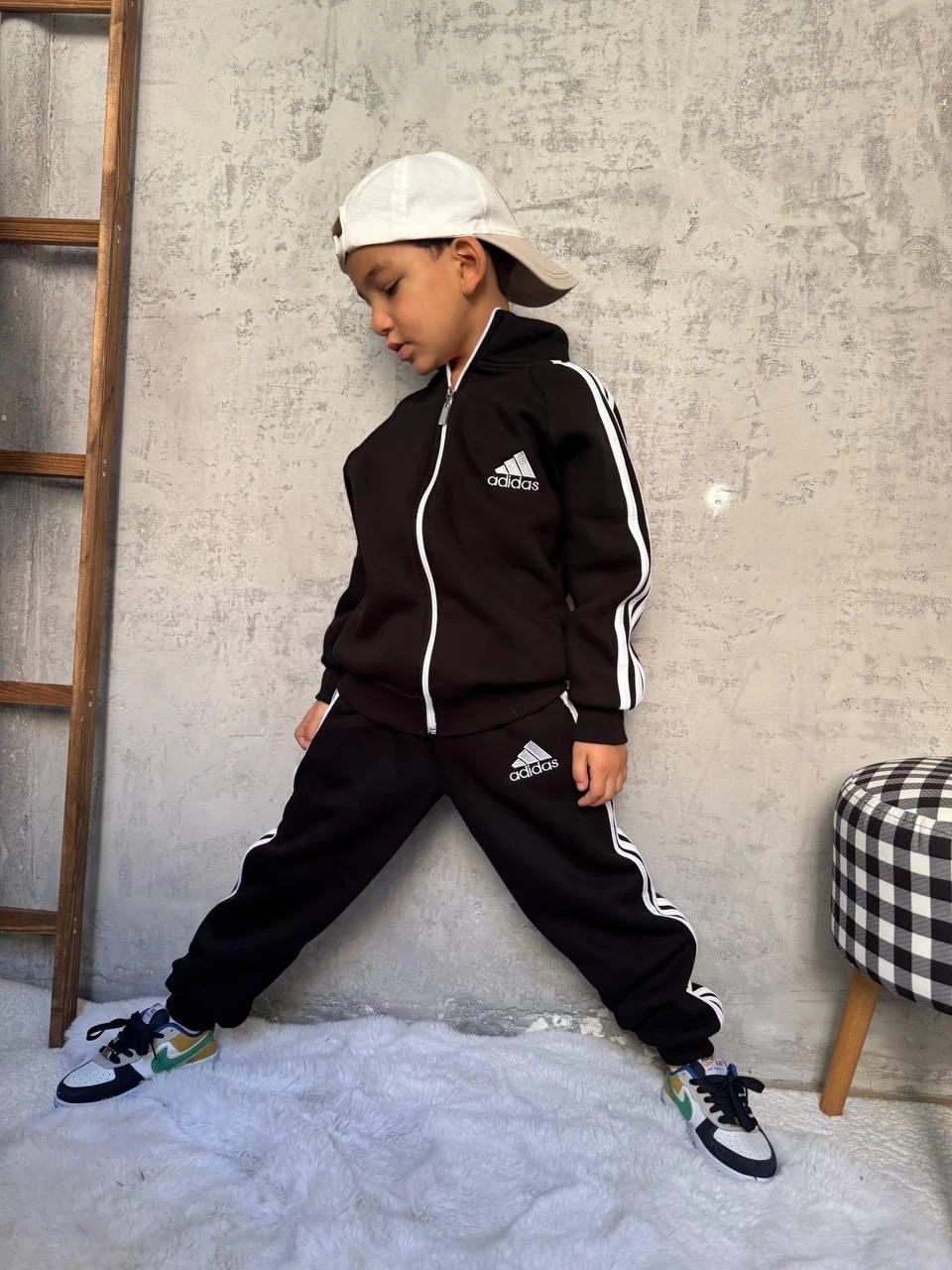 Erkek Çocuk Siyah Şeritli Fermuarlı Takım