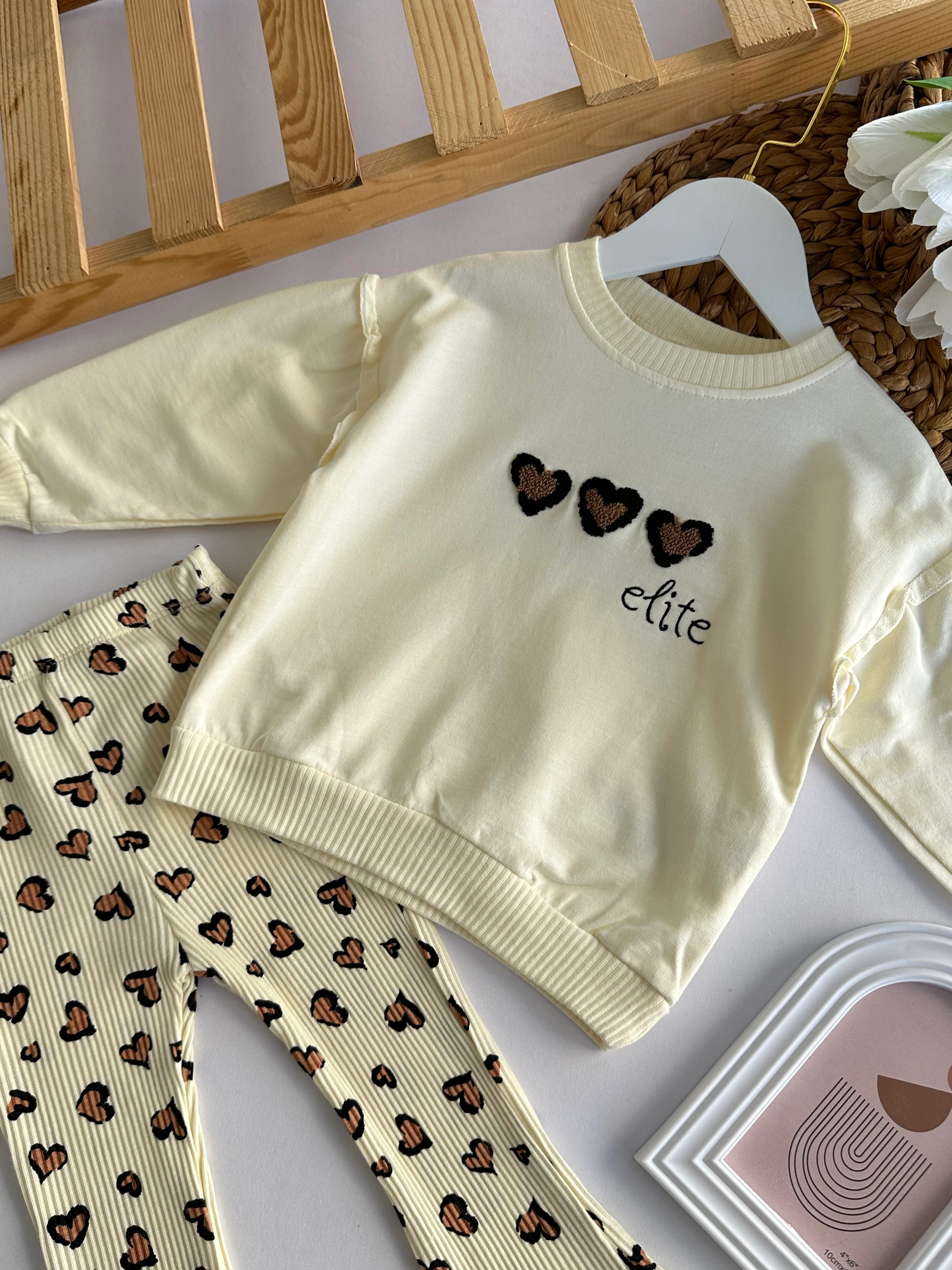 Kız Çocuk Bej Kalp Desenli Elite Yazılı Takım